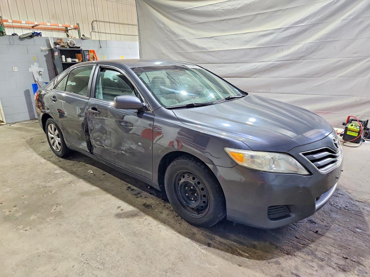 2011 Toyota Camry Le Gray vin: 4T1BF3EK9BU186518