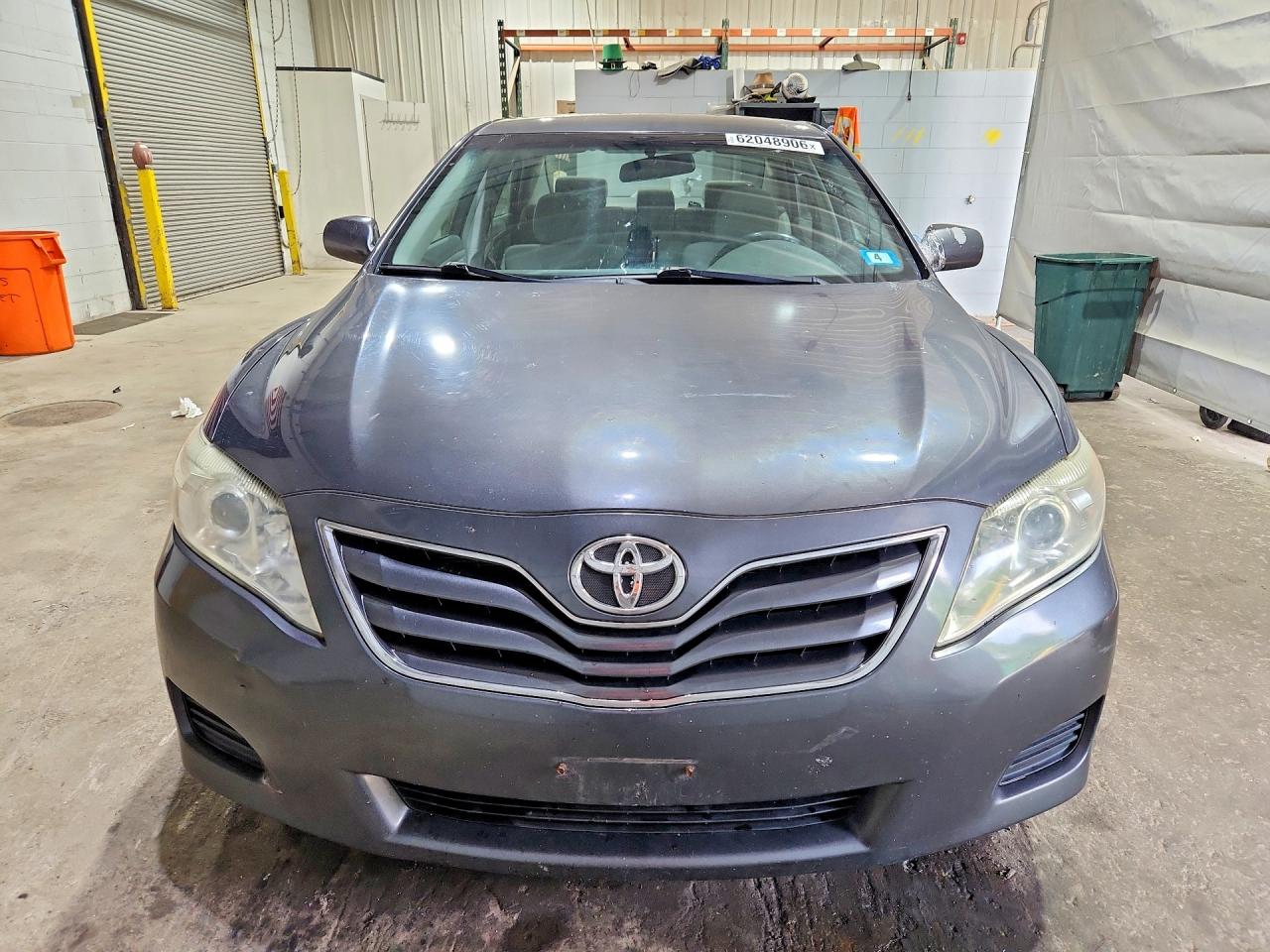 2011 Toyota Camry Le Gray vin: 4T1BF3EK9BU186518