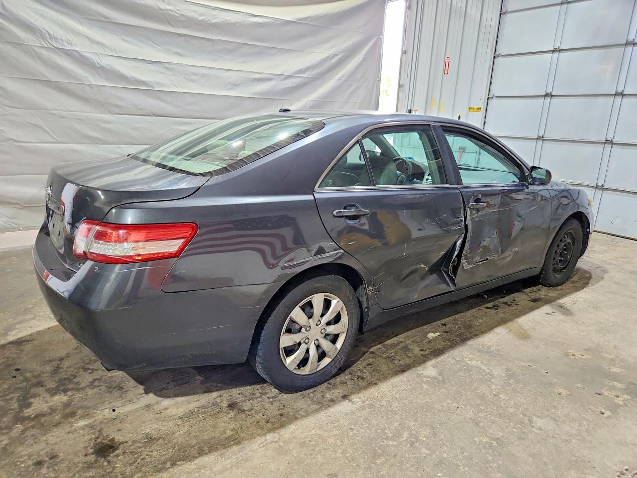 2011 Toyota Camry Le Gray vin: 4T1BF3EK9BU186518