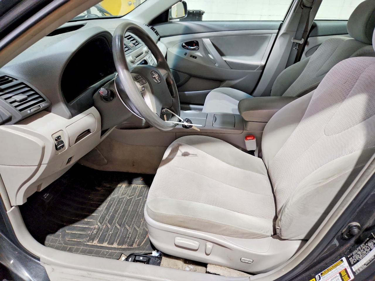 2011 Toyota Camry Le Gray vin: 4T1BF3EK9BU186518