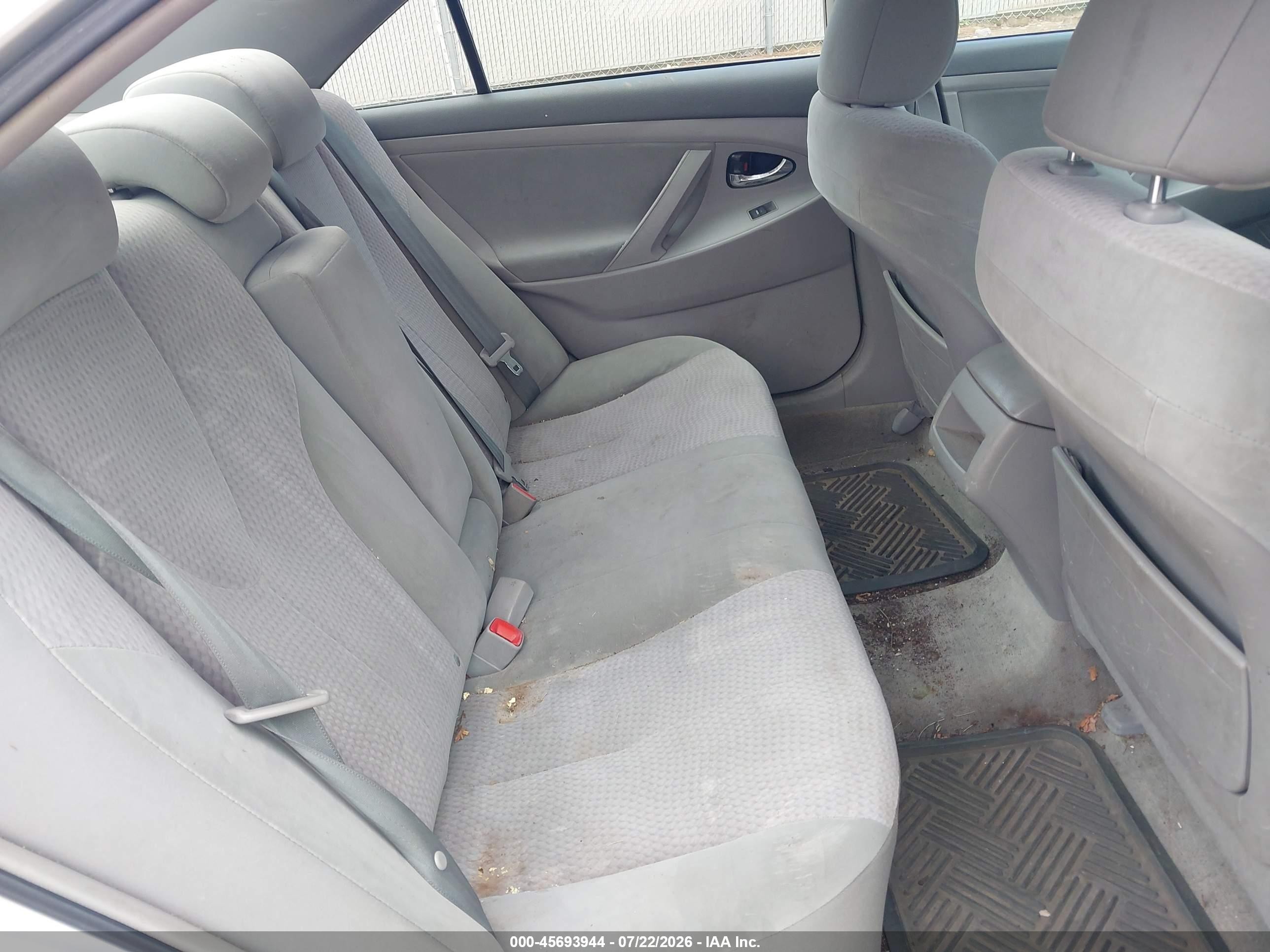 2011 Toyota Camry Le Silver vin: 4T1BF3EK9BU191816