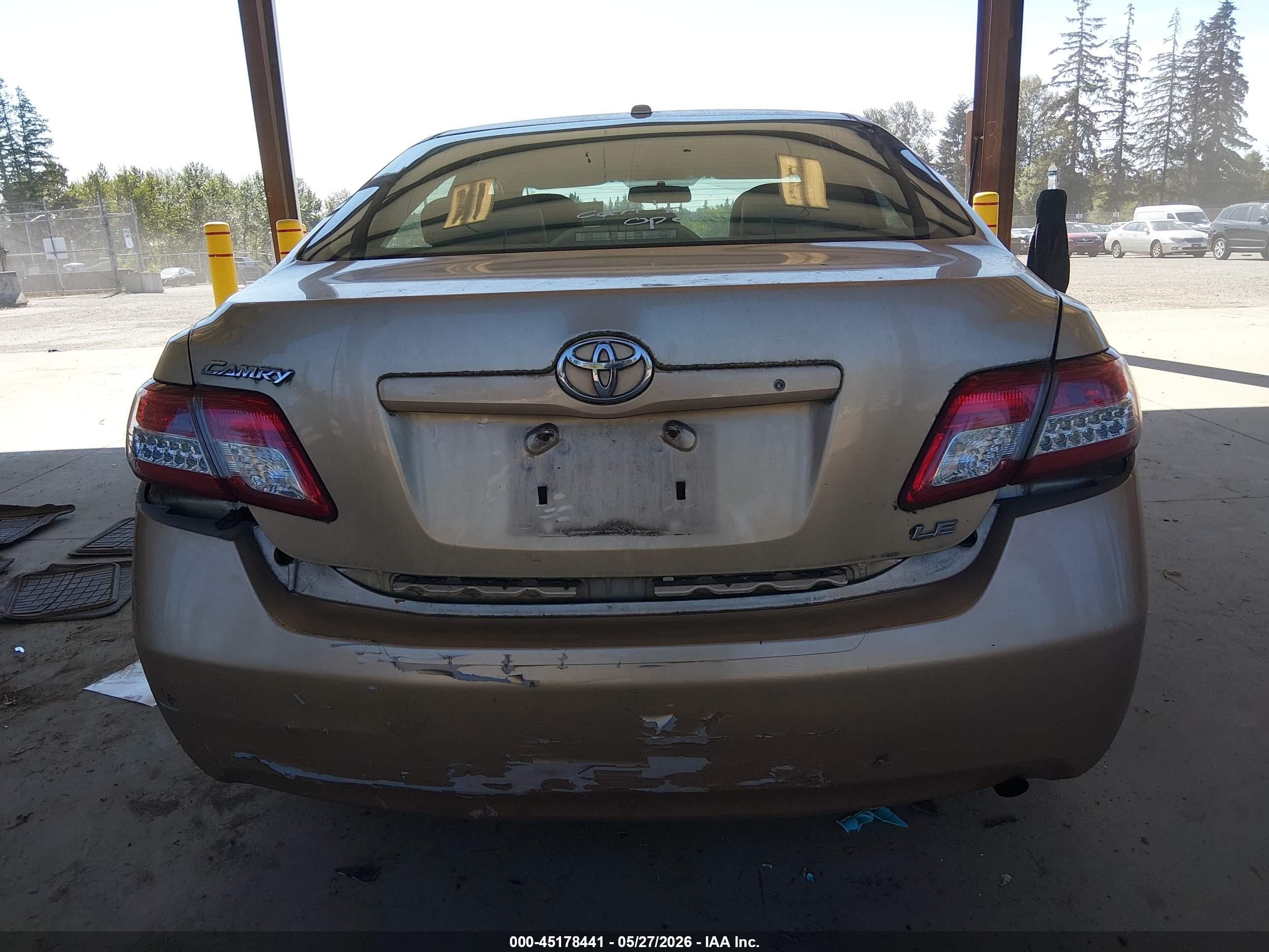2011 Toyota Camry Le Gold vin: 4T1BF3EK9BU212146