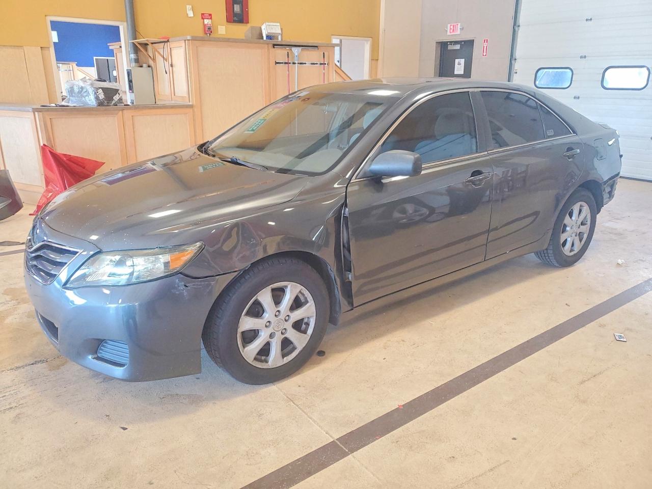 2011 Toyota Camry Le Gray vin: 4T1BF3EK9BU221249