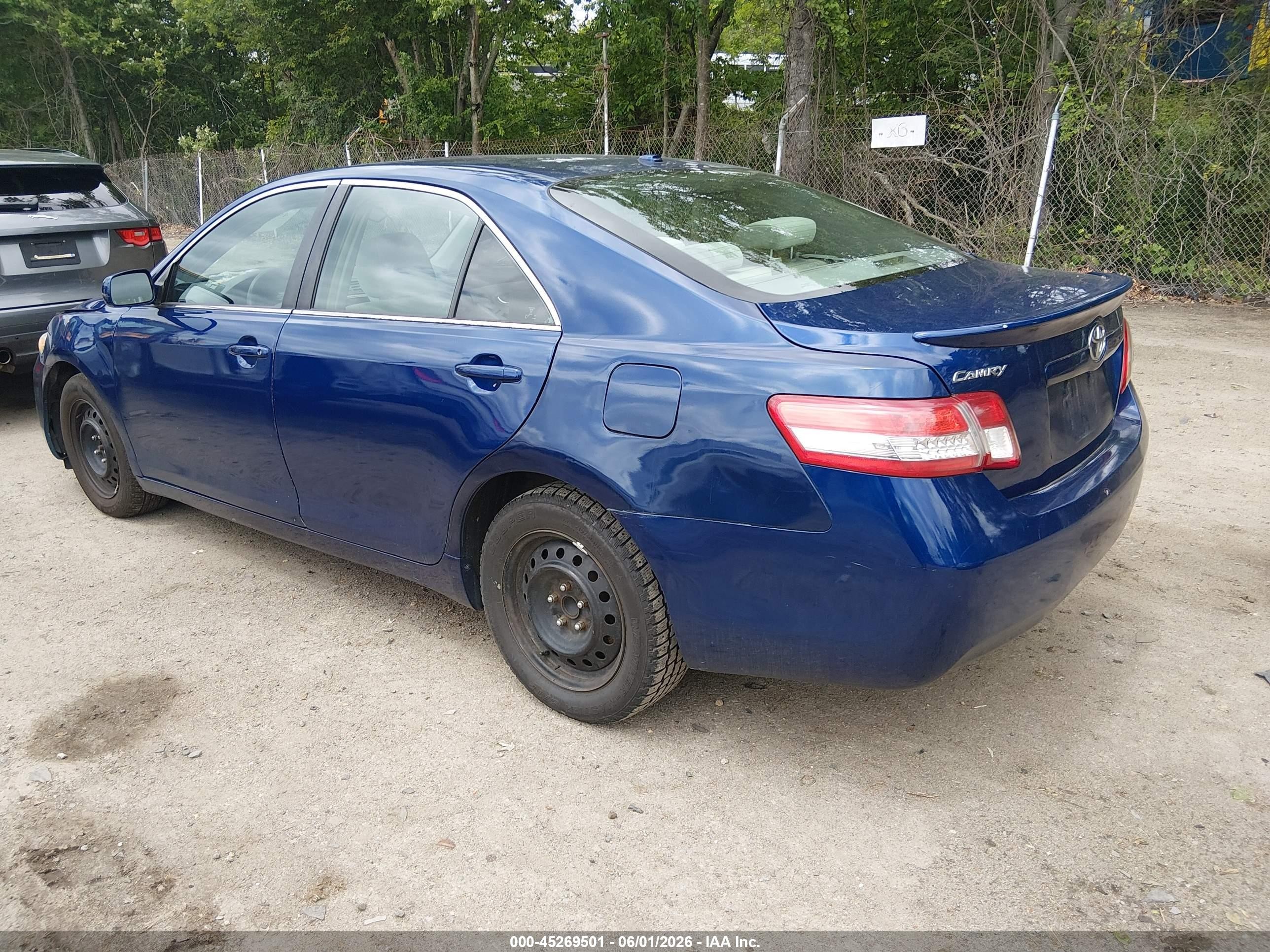 2011 Toyota Camry Le Blue vin: 4T1BF3EK9BU585333