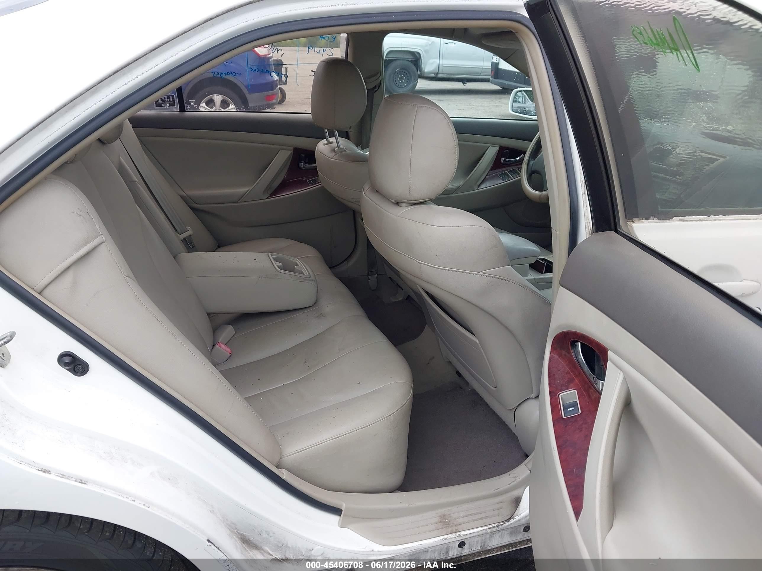 2011 Toyota Camry Le White vin: 4T1BF3EK9BU591570