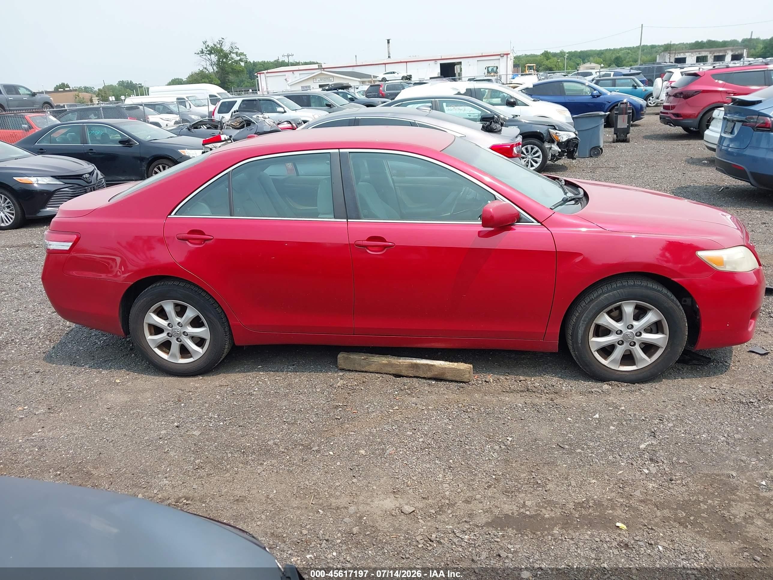 2011 Toyota Camry Le Red vin: 4T1BF3EK9BU604138