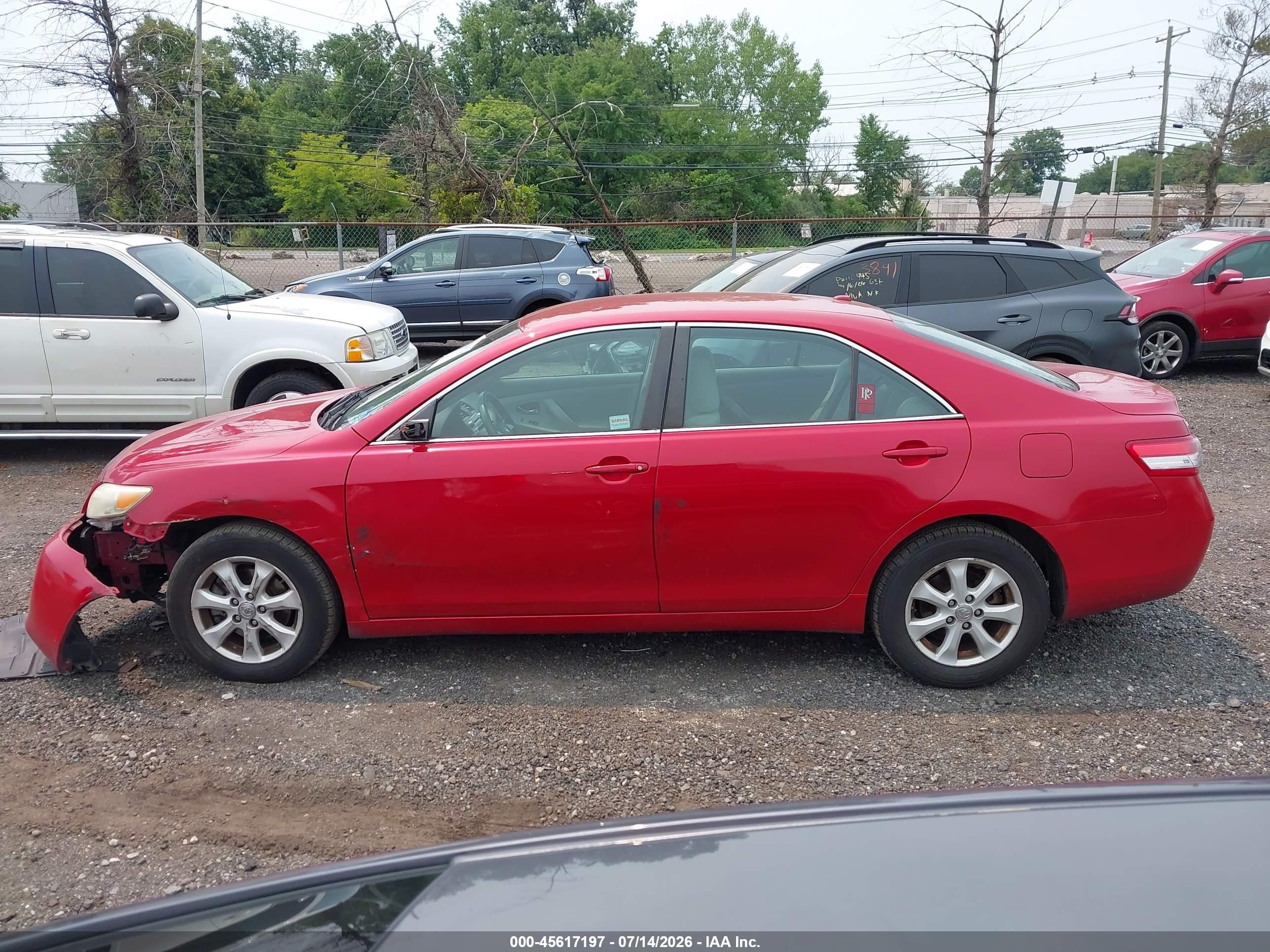 2011 Toyota Camry Le Red vin: 4T1BF3EK9BU604138