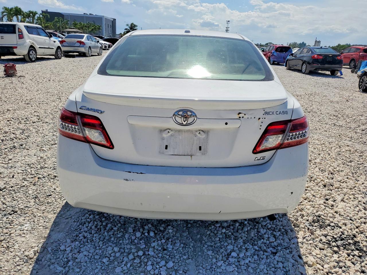 2011 Toyota Camry Le White vin: 4T1BF3EK9BU611252