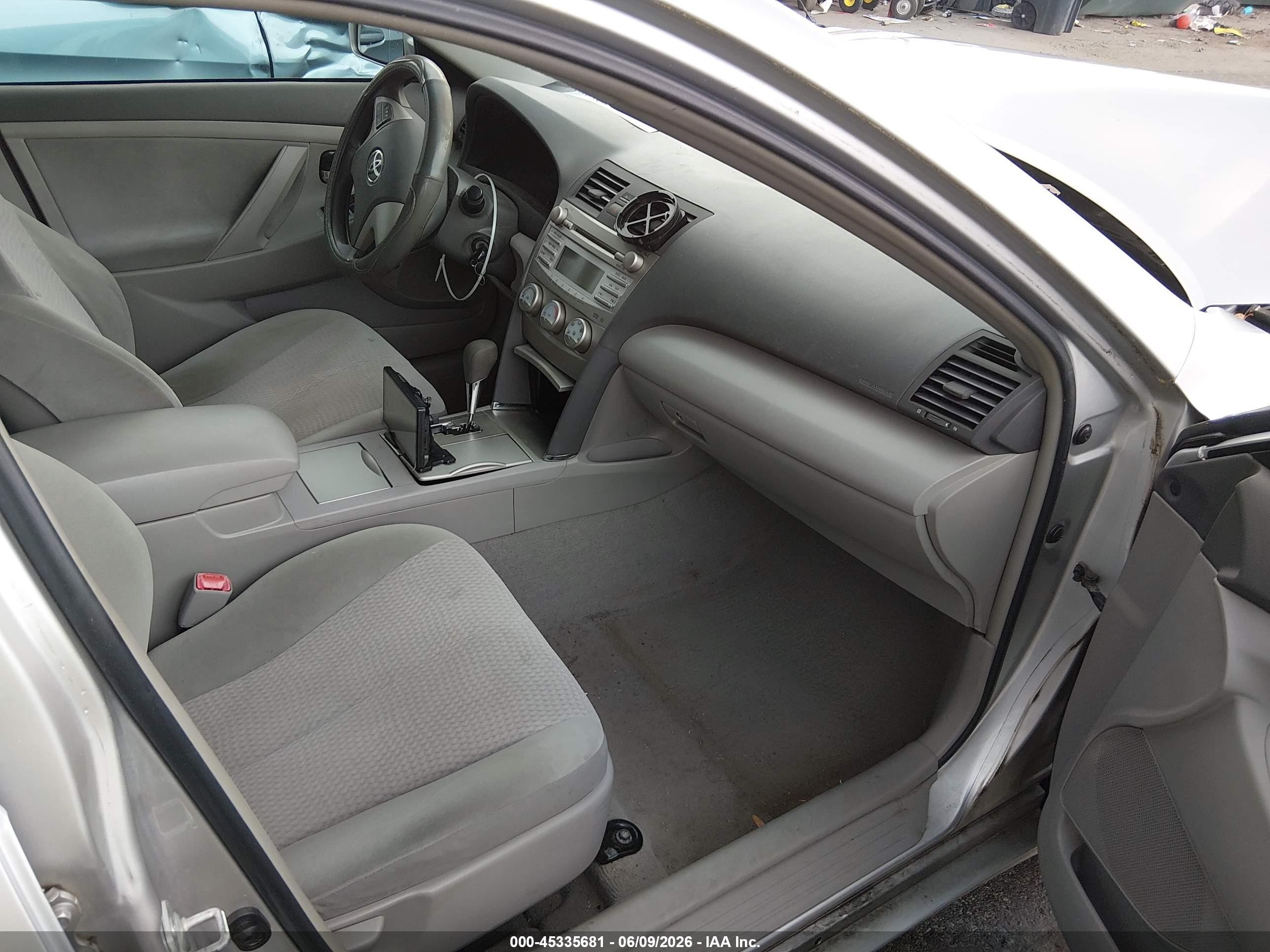 2011 Toyota Camry Le Silver vin: 4T1BF3EK9BU613616