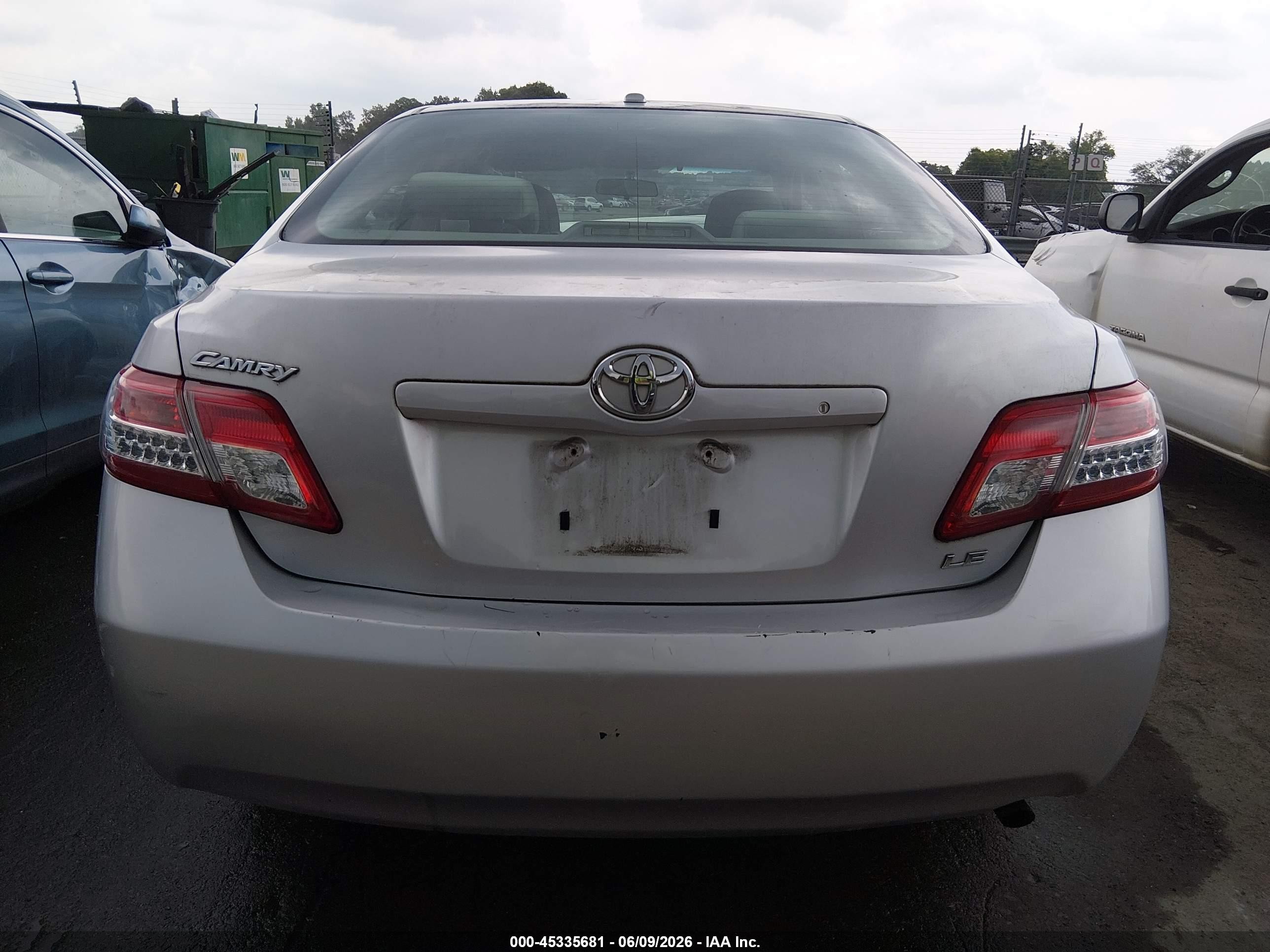 2011 Toyota Camry Le Silver vin: 4T1BF3EK9BU613616