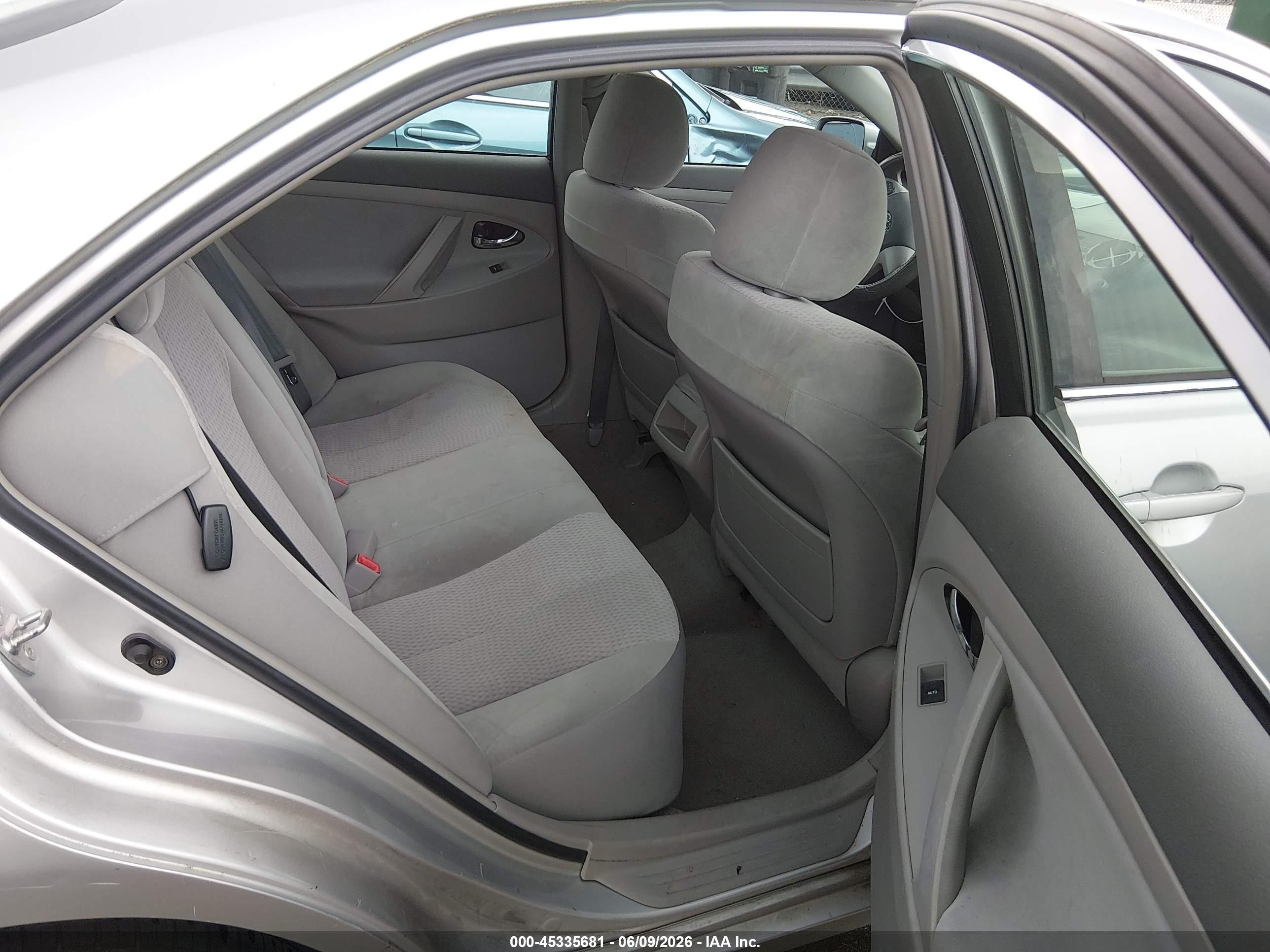 2011 Toyota Camry Le Silver vin: 4T1BF3EK9BU613616