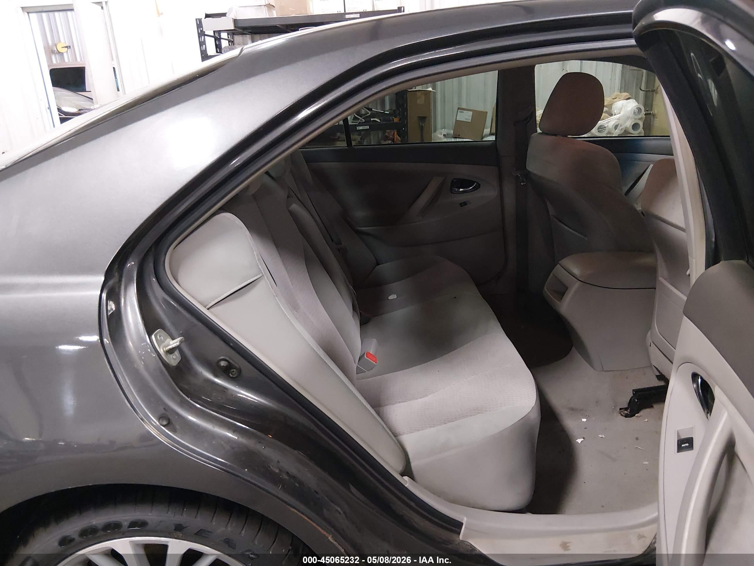 2011 Toyota Camry Le Gray vin: 4T1BF3EK9BU614264