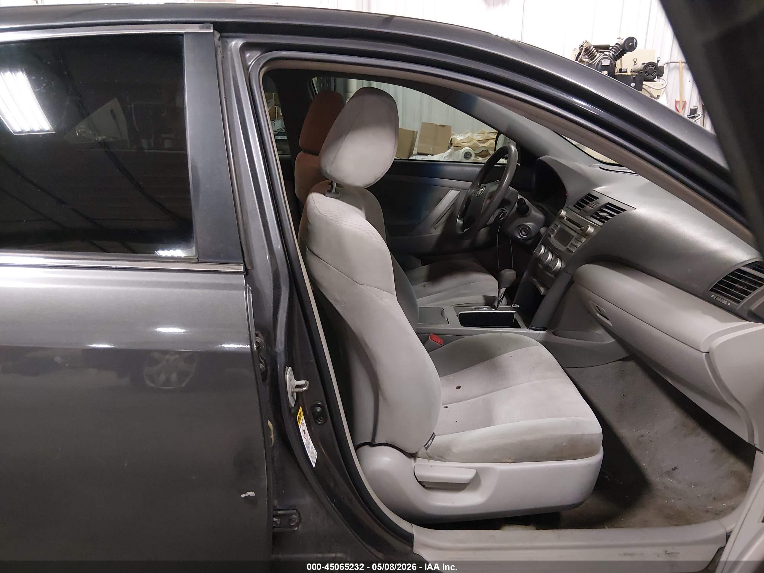2011 Toyota Camry Le Gray vin: 4T1BF3EK9BU614264