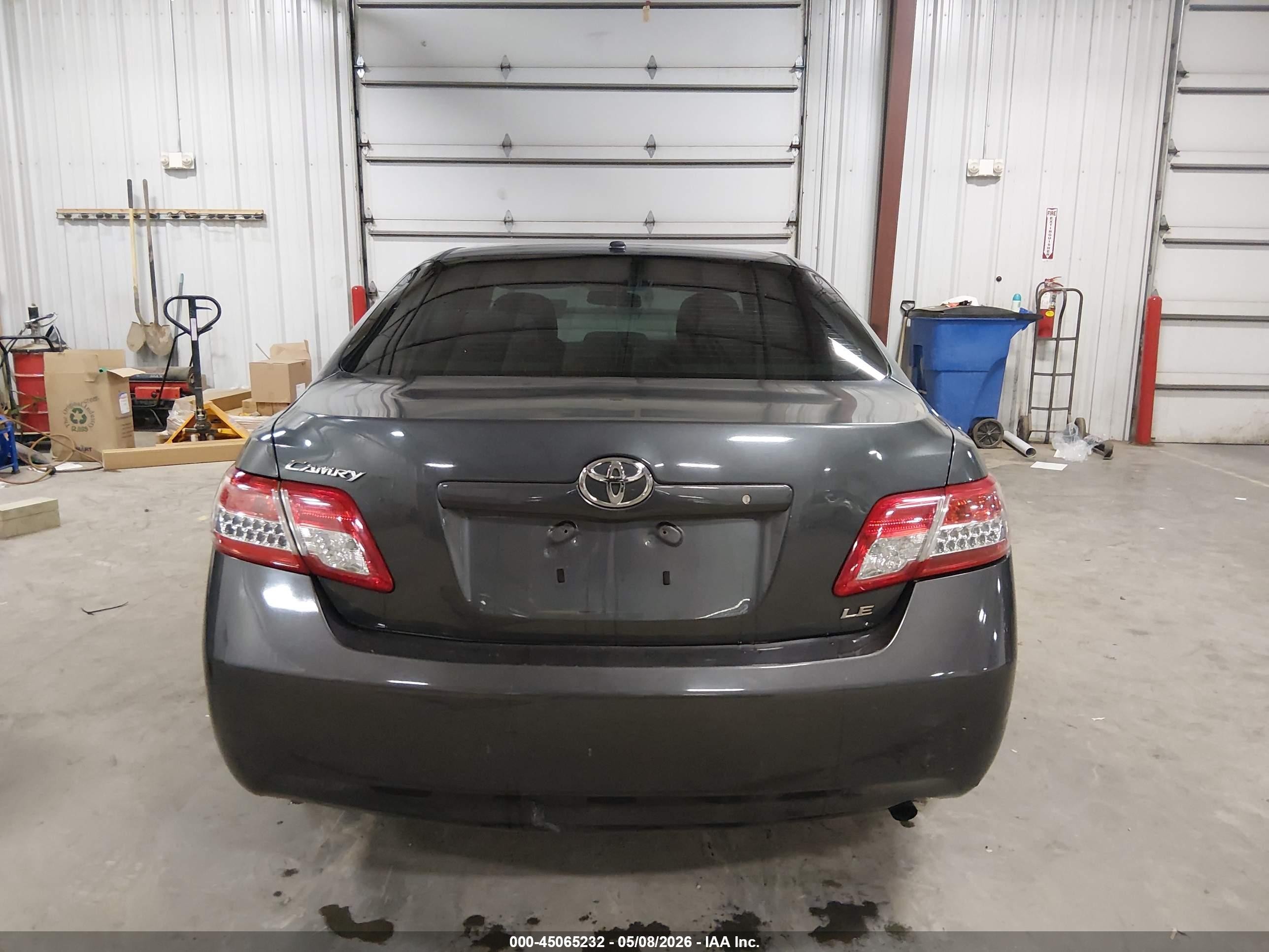 2011 Toyota Camry Le Gray vin: 4T1BF3EK9BU614264