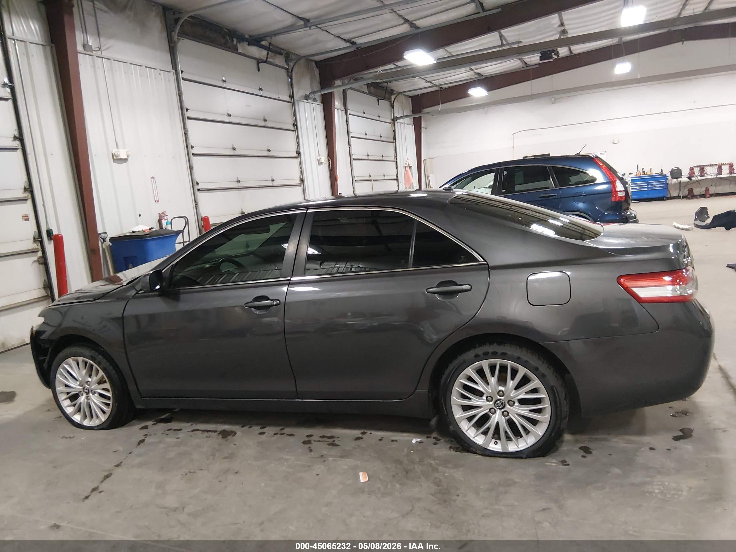 2011 Toyota Camry Le Gray vin: 4T1BF3EK9BU614264