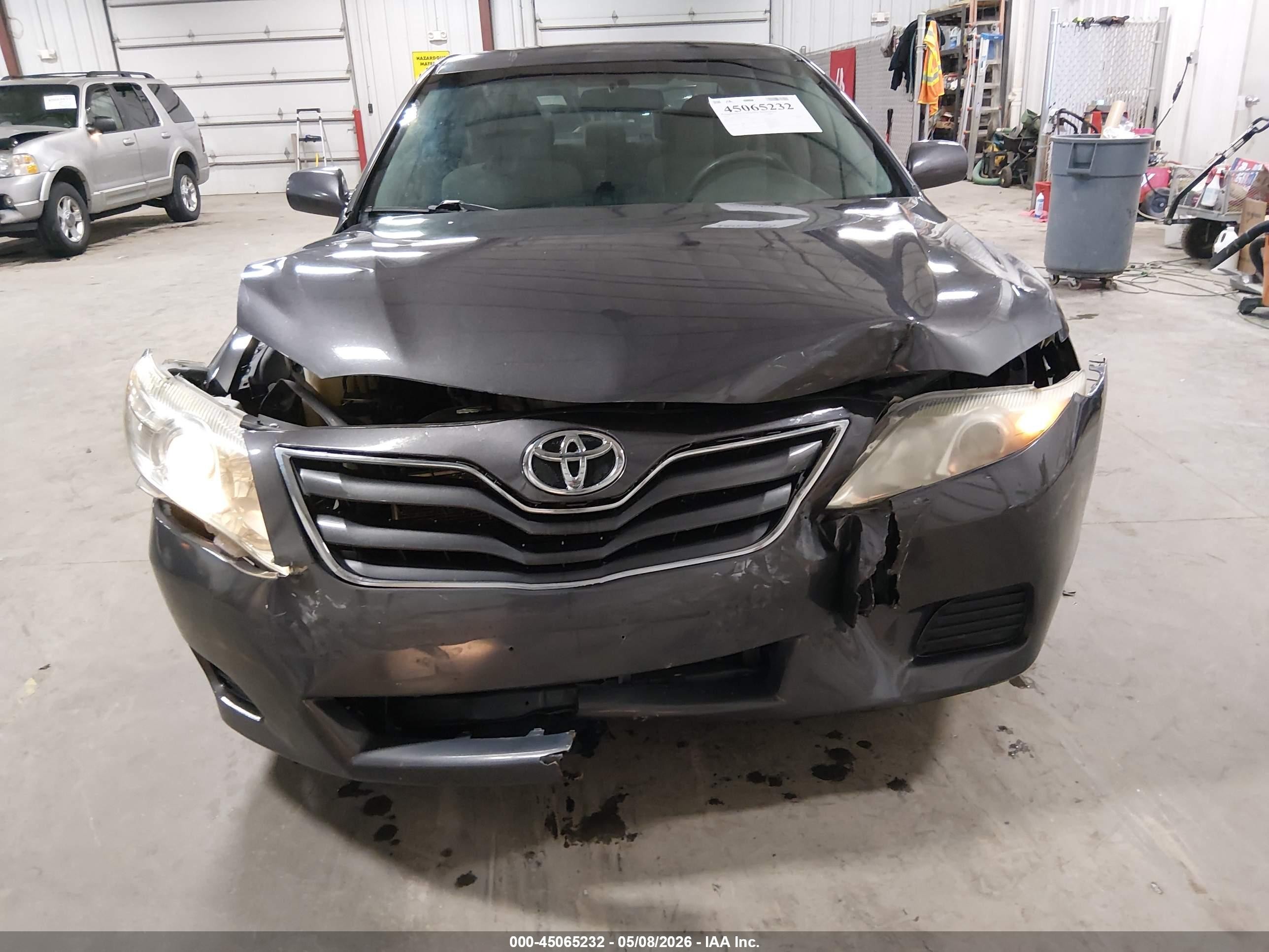 2011 Toyota Camry Le Gray vin: 4T1BF3EK9BU614264