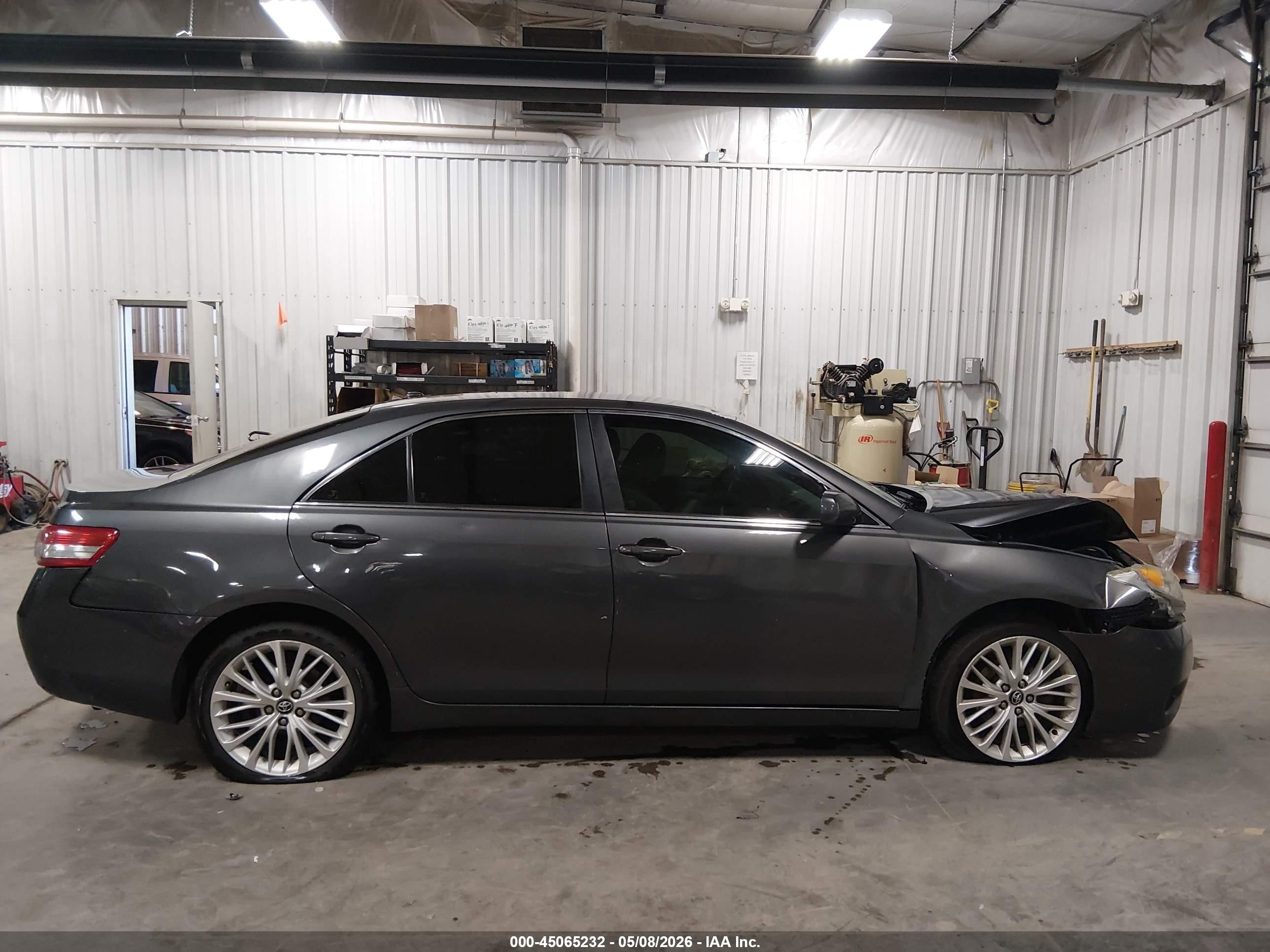 2011 Toyota Camry Le Gray vin: 4T1BF3EK9BU614264