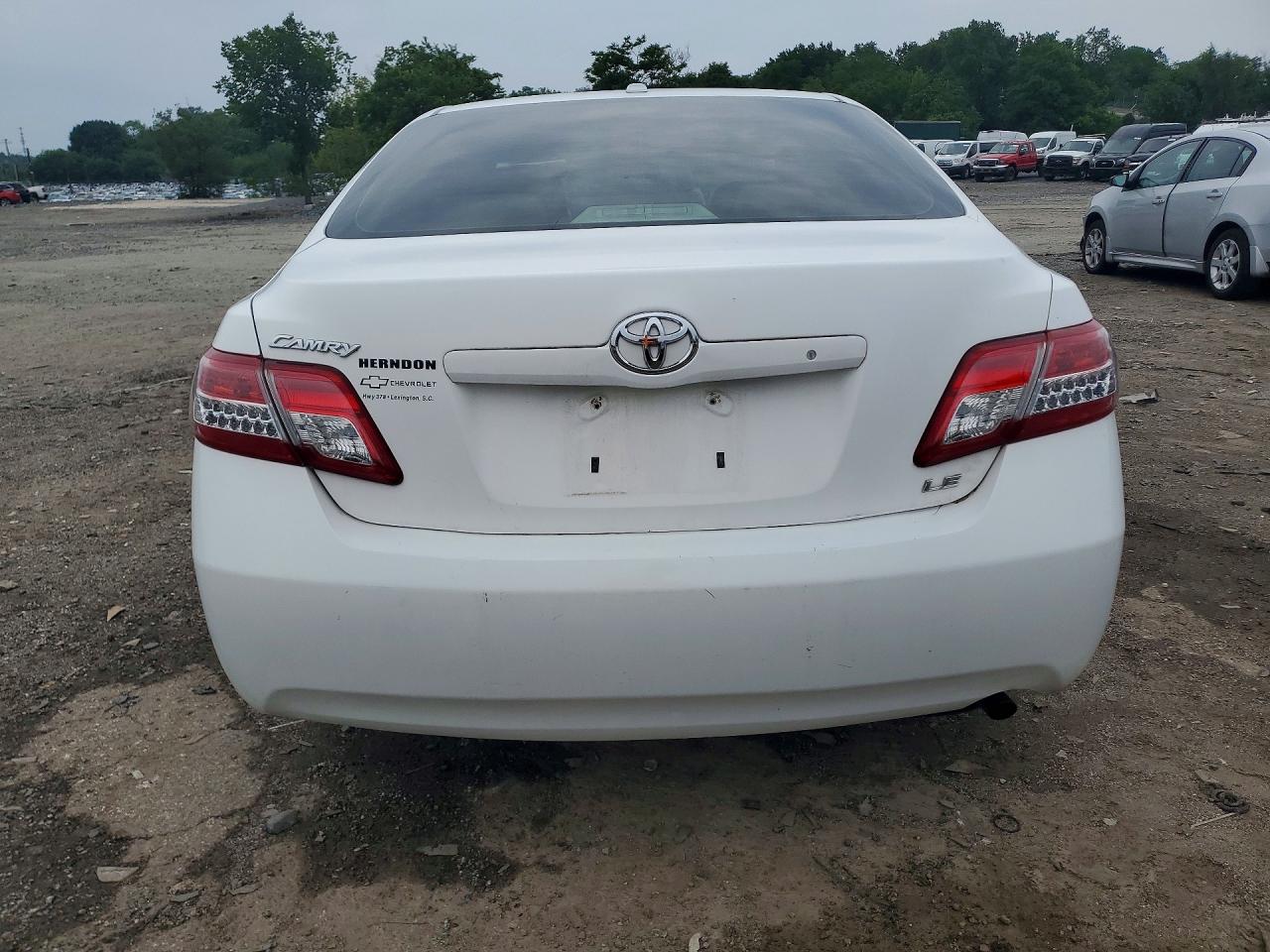 2011 Toyota Camry Le White vin: 4T1BF3EK9BU617178
