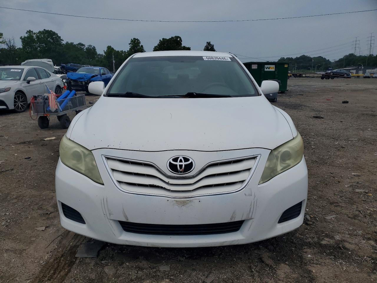 2011 Toyota Camry Le White vin: 4T1BF3EK9BU617178