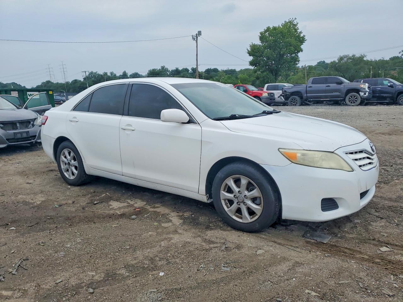 2011 Toyota Camry Le White vin: 4T1BF3EK9BU617178