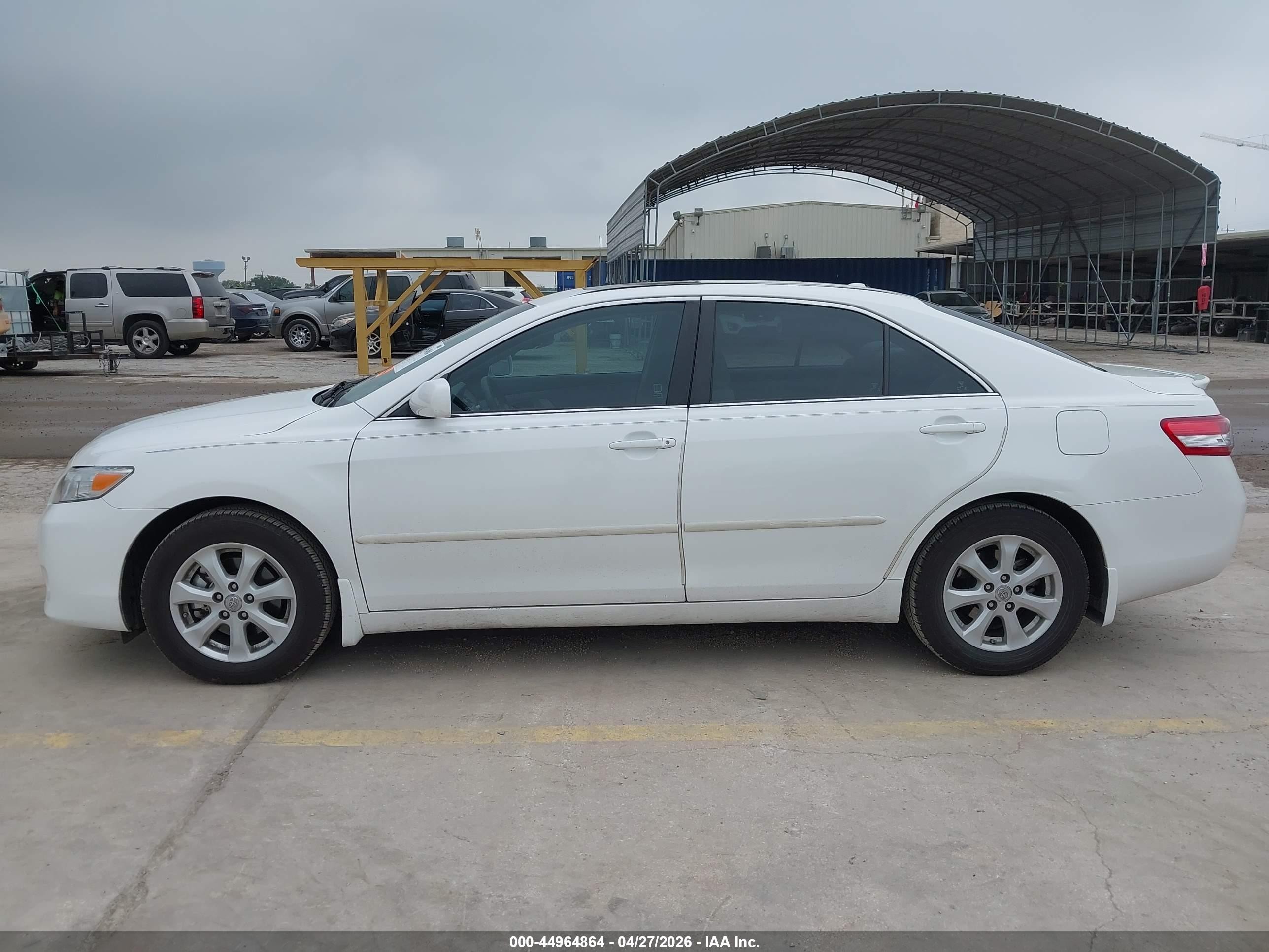 2011 Toyota Camry Le Серебряный vin: 4T1BF3EK9BU620694