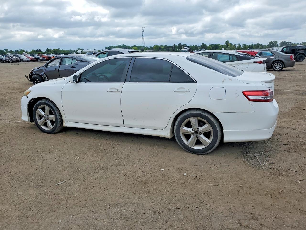 2011 Toyota Camry Base White vin: 4T1BF3EK9BU626267
