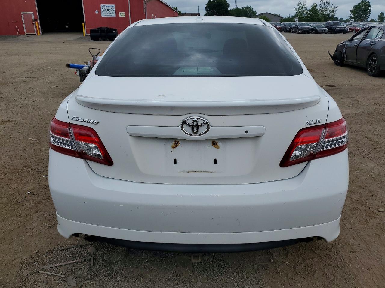 2011 Toyota Camry Base White vin: 4T1BF3EK9BU626267