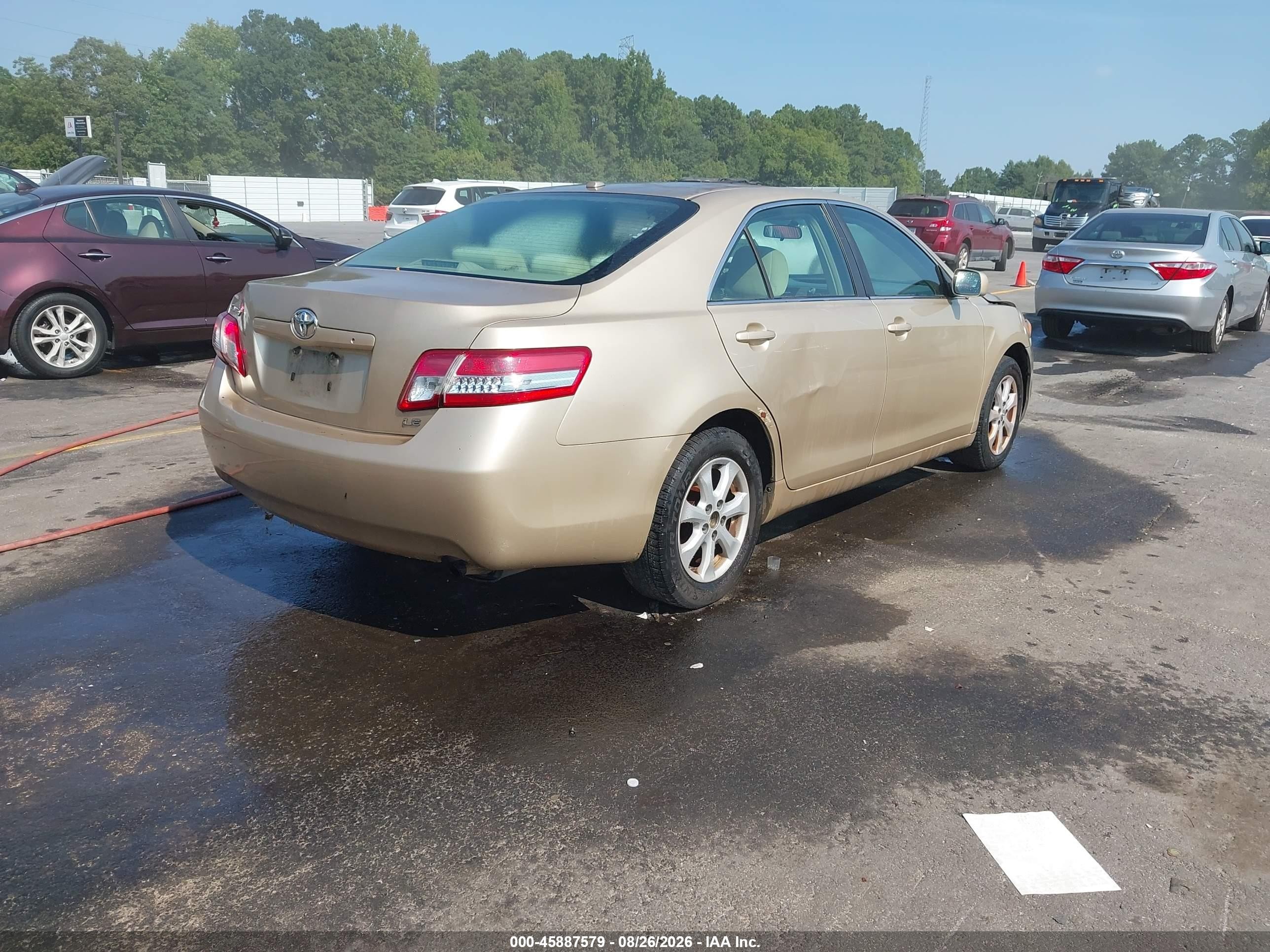 2011 Toyota Camry Le Gold vin: 4T1BF3EK9BU630464