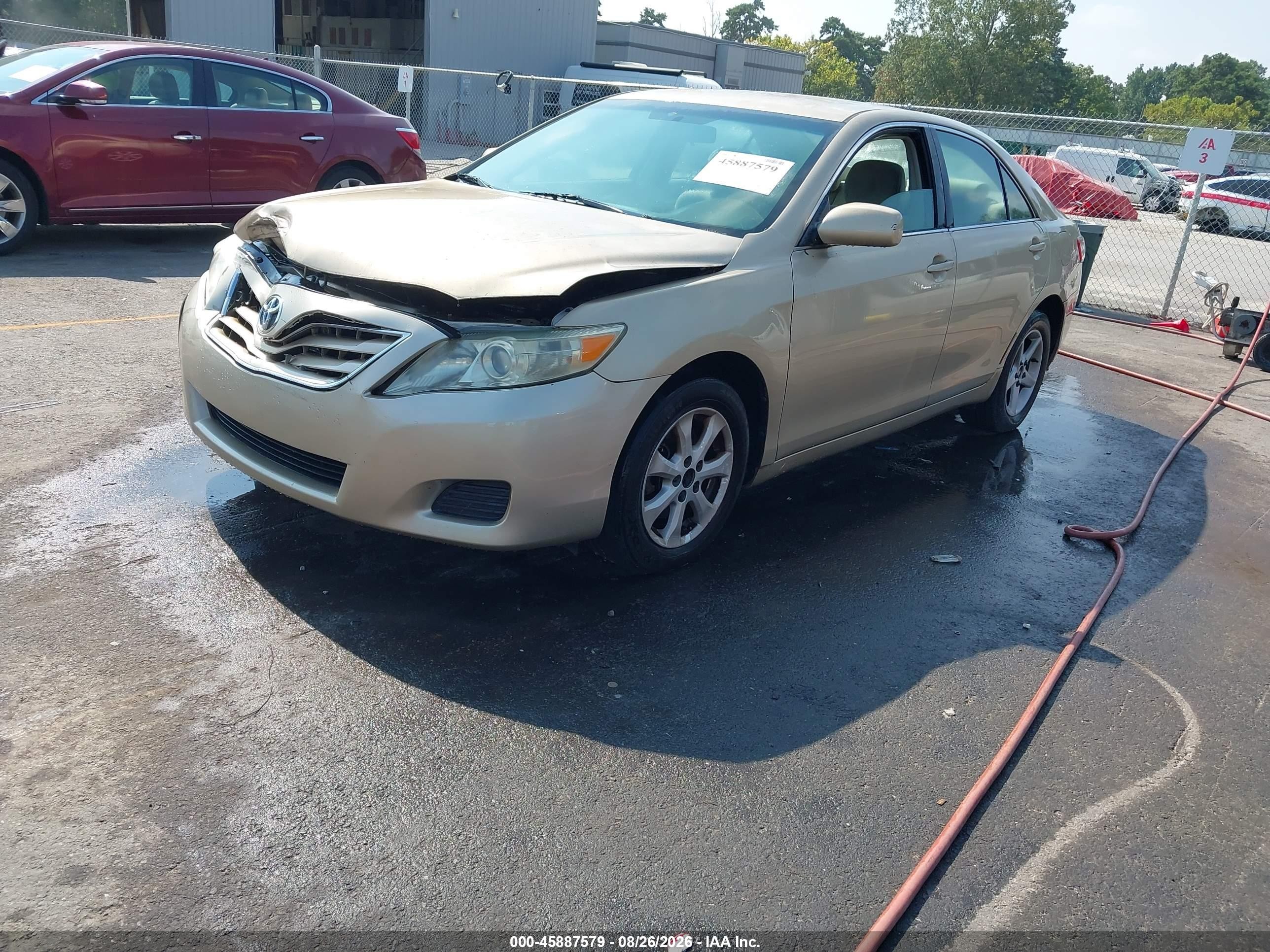 2011 Toyota Camry Le Gold vin: 4T1BF3EK9BU630464