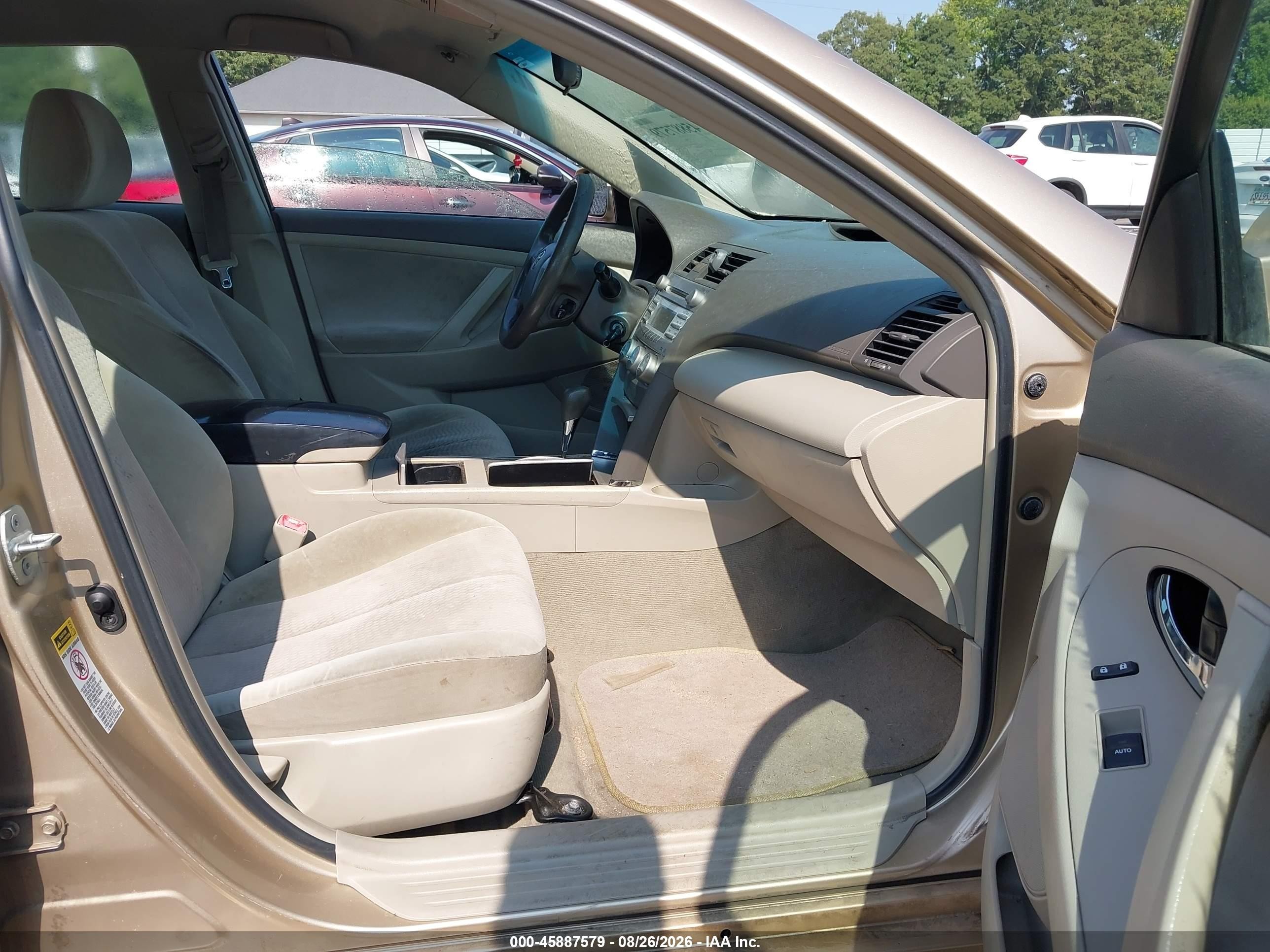 2011 Toyota Camry Le Gold vin: 4T1BF3EK9BU630464