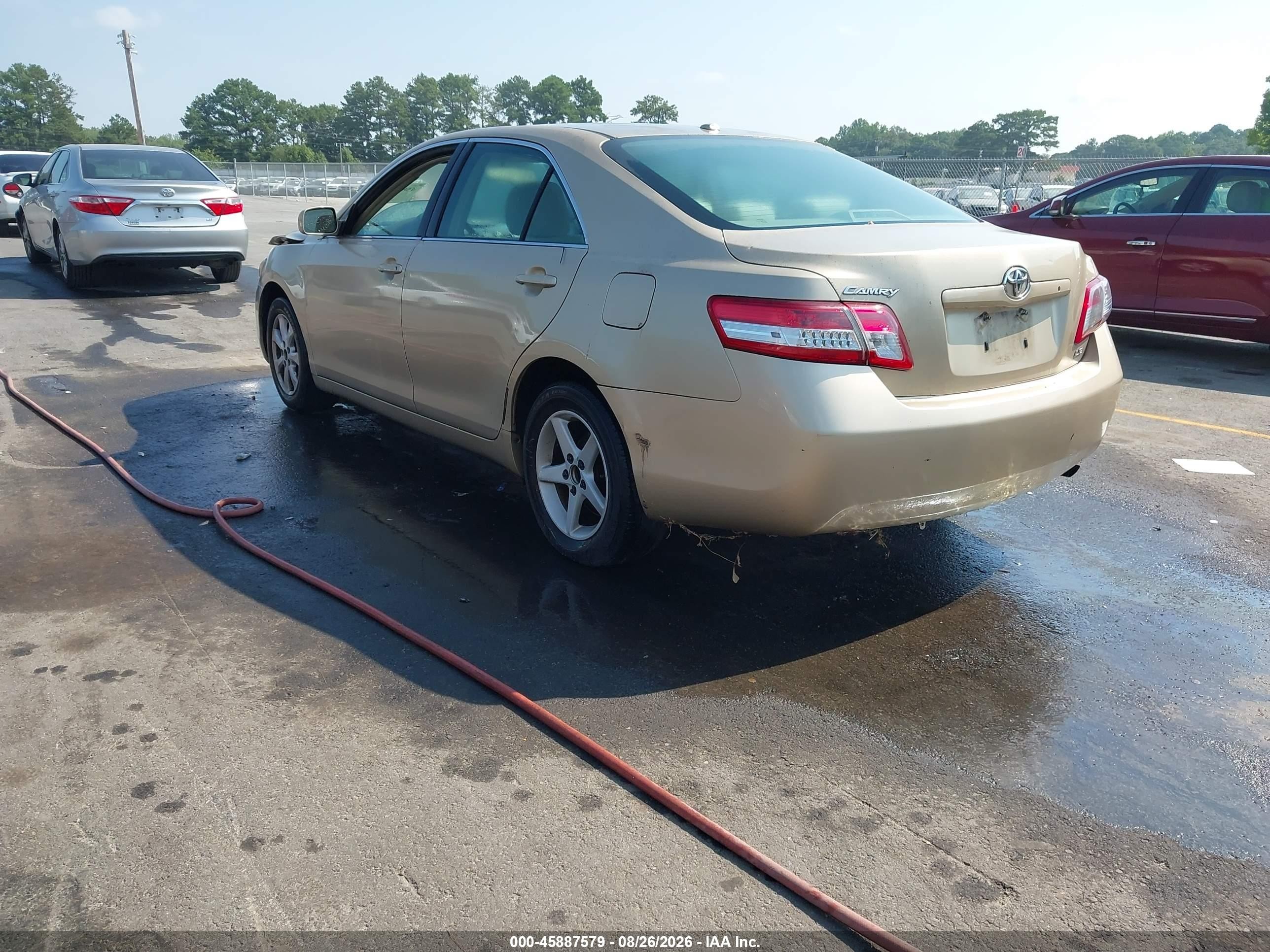 2011 Toyota Camry Le Gold vin: 4T1BF3EK9BU630464