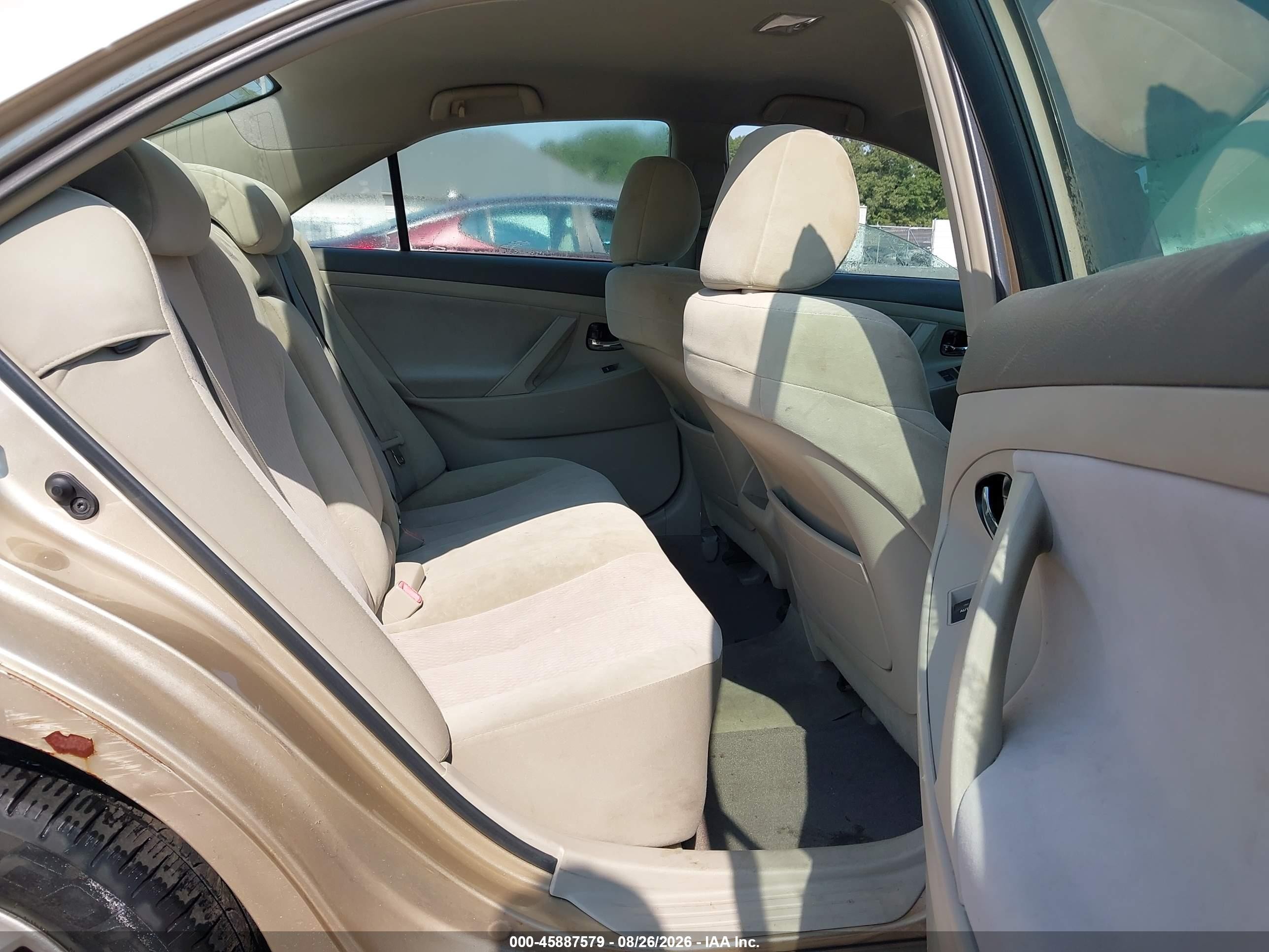 2011 Toyota Camry Le Gold vin: 4T1BF3EK9BU630464