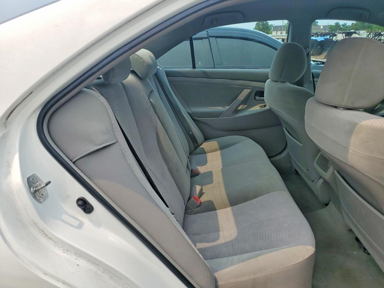 2011 Toyota Camry Le White vin: 4T1BF3EK9BU640198