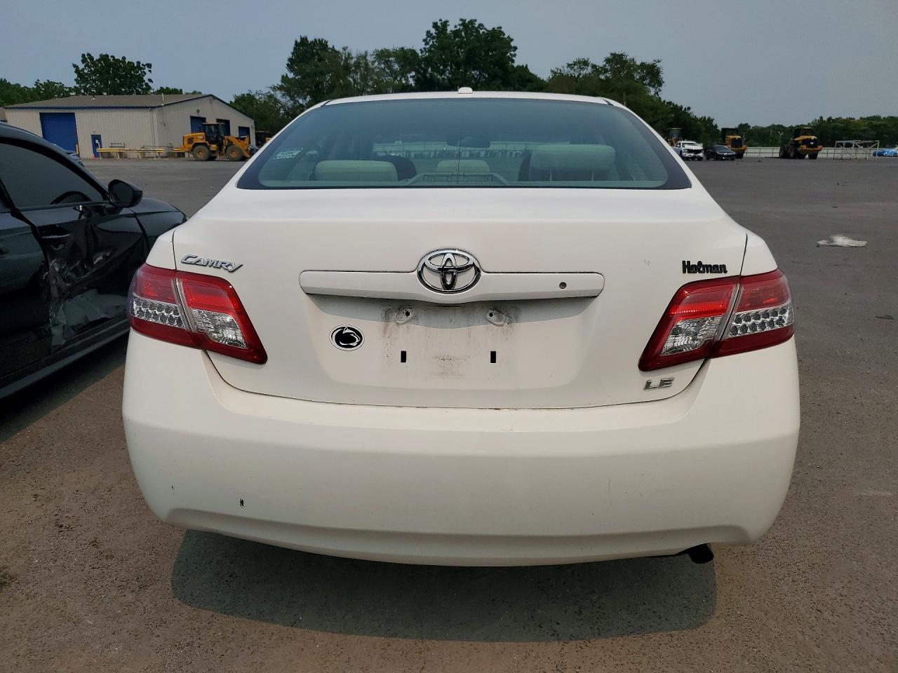 2011 Toyota Camry Le White vin: 4T1BF3EK9BU640198