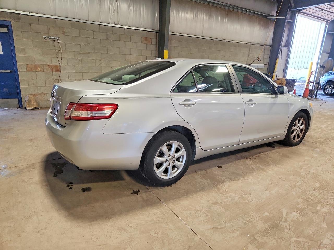 2011 Toyota Camry Le Серебряный vin: 4T1BF3EK9BU662704