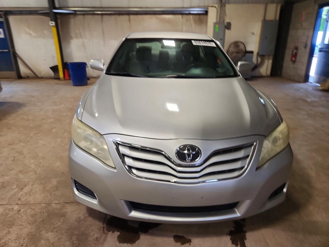2011 Toyota Camry Le Серебряный vin: 4T1BF3EK9BU662704
