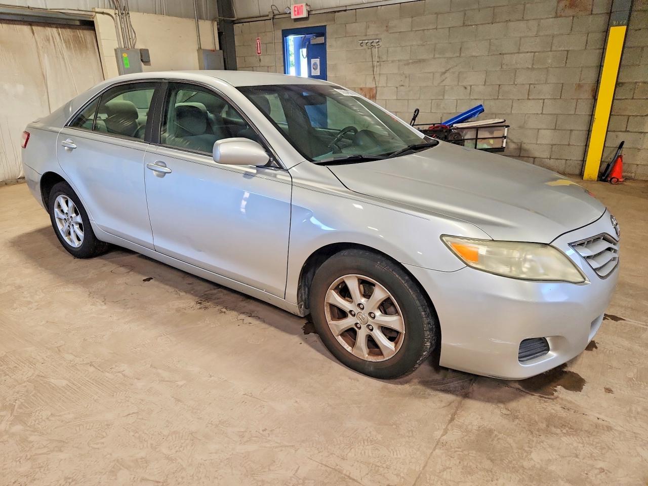2011 Toyota Camry Le Серебряный vin: 4T1BF3EK9BU662704