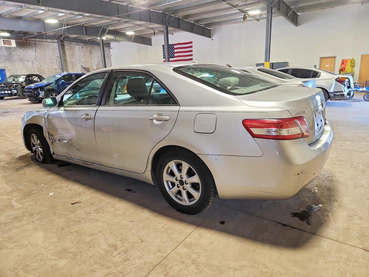2011 Toyota Camry Le Серебряный vin: 4T1BF3EK9BU662704
