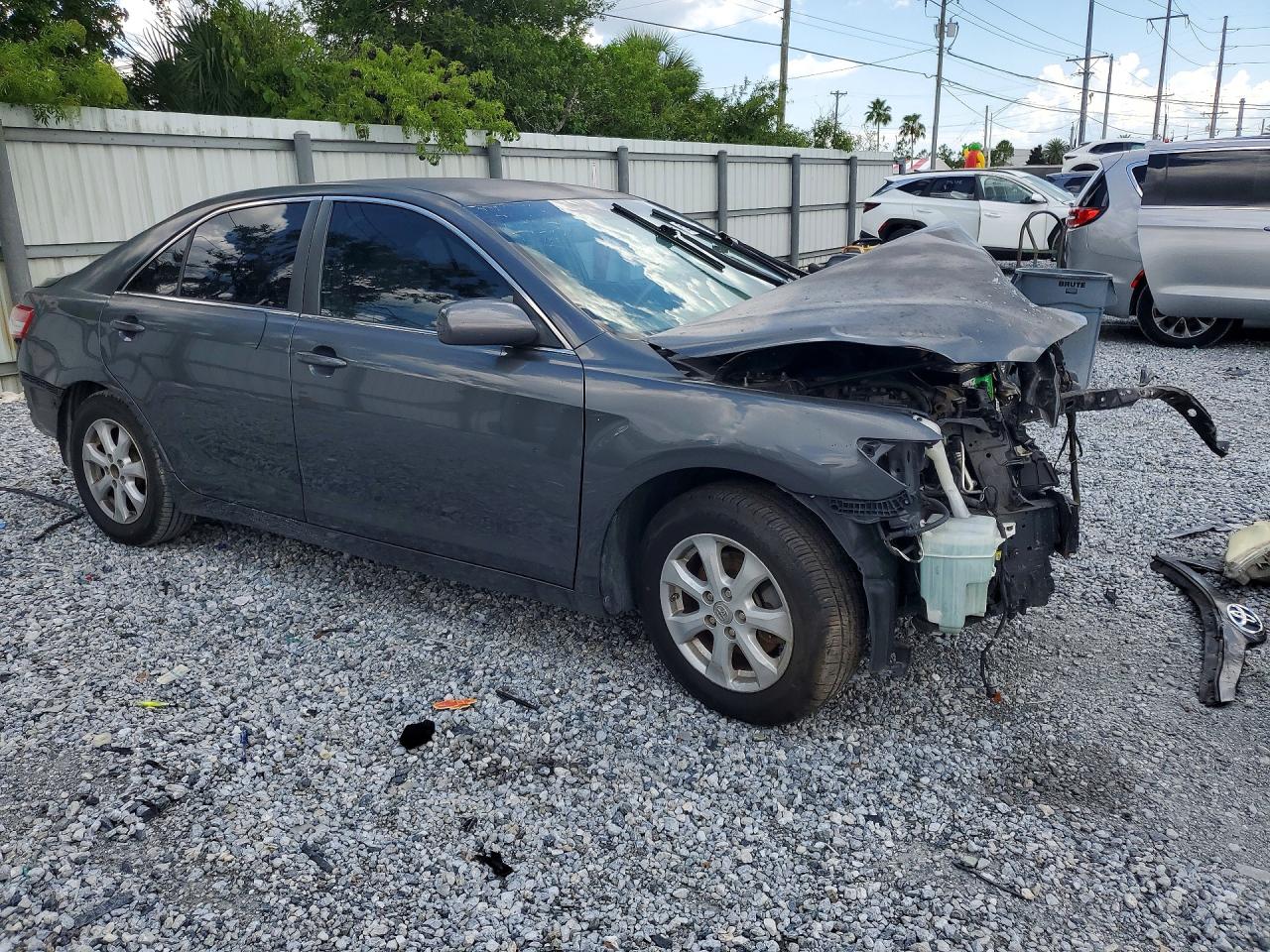 2011 Toyota Camry Le Gray vin: 4T1BF3EK9BU668986