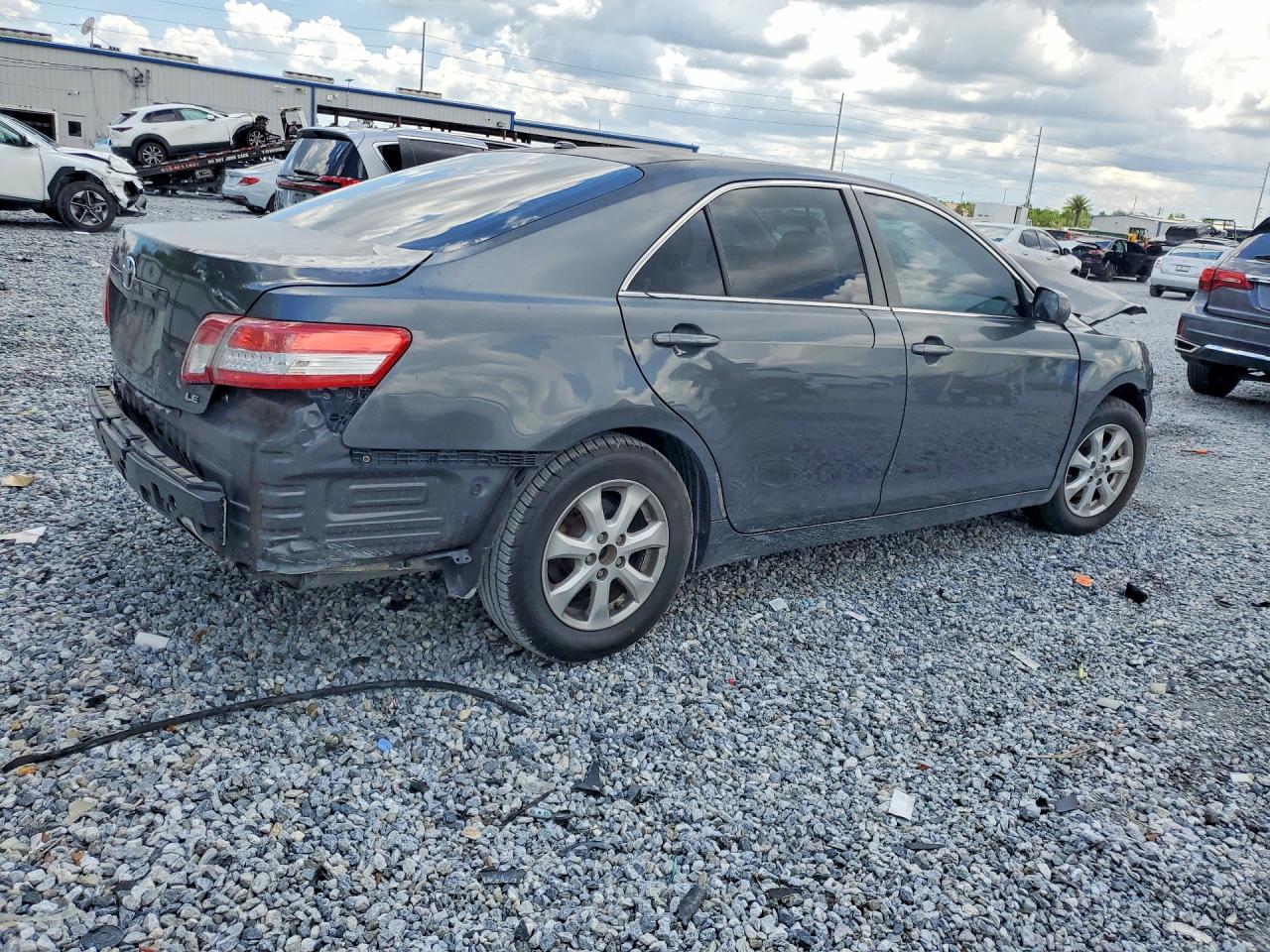 2011 Toyota Camry Le Gray vin: 4T1BF3EK9BU668986