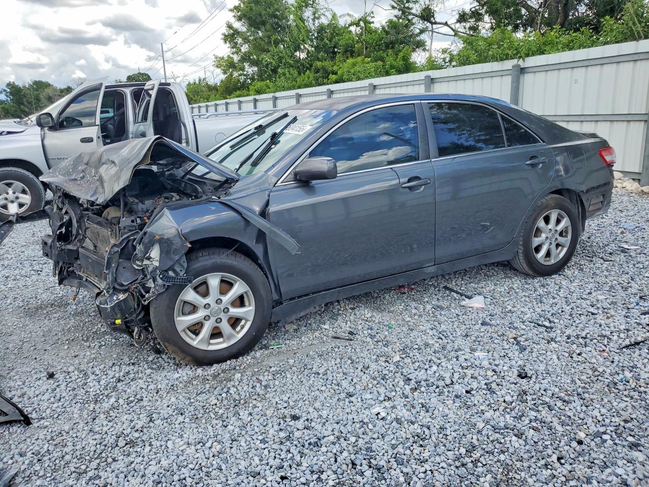 2011 Toyota Camry Le Gray vin: 4T1BF3EK9BU668986