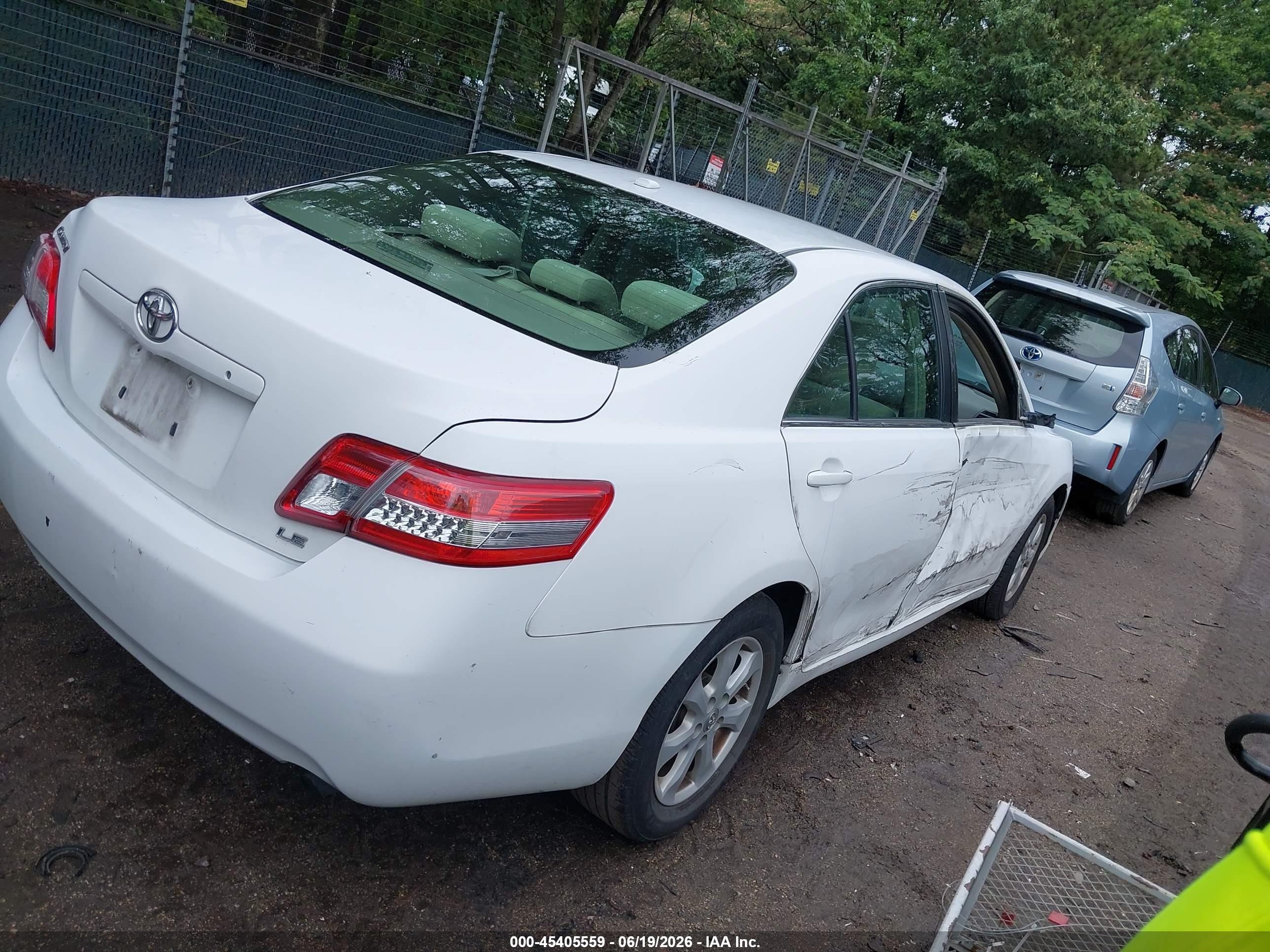 2011 Toyota Camry Le White vin: 4T1BF3EK9BU678112