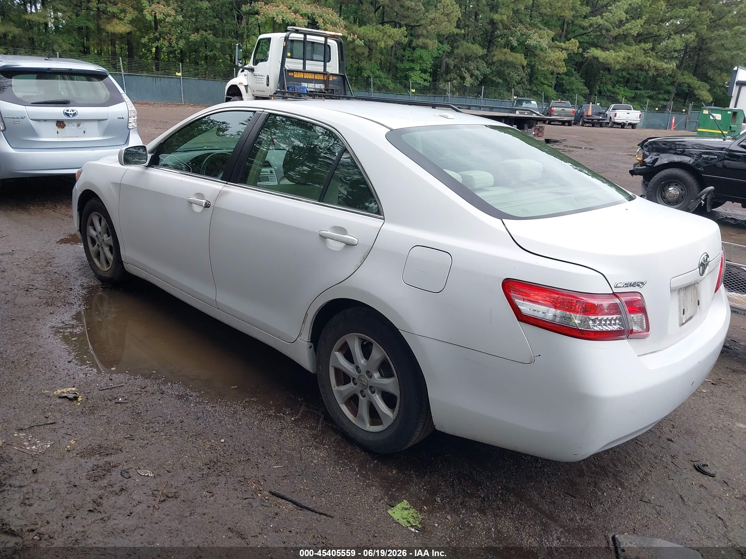 2011 Toyota Camry Le White vin: 4T1BF3EK9BU678112