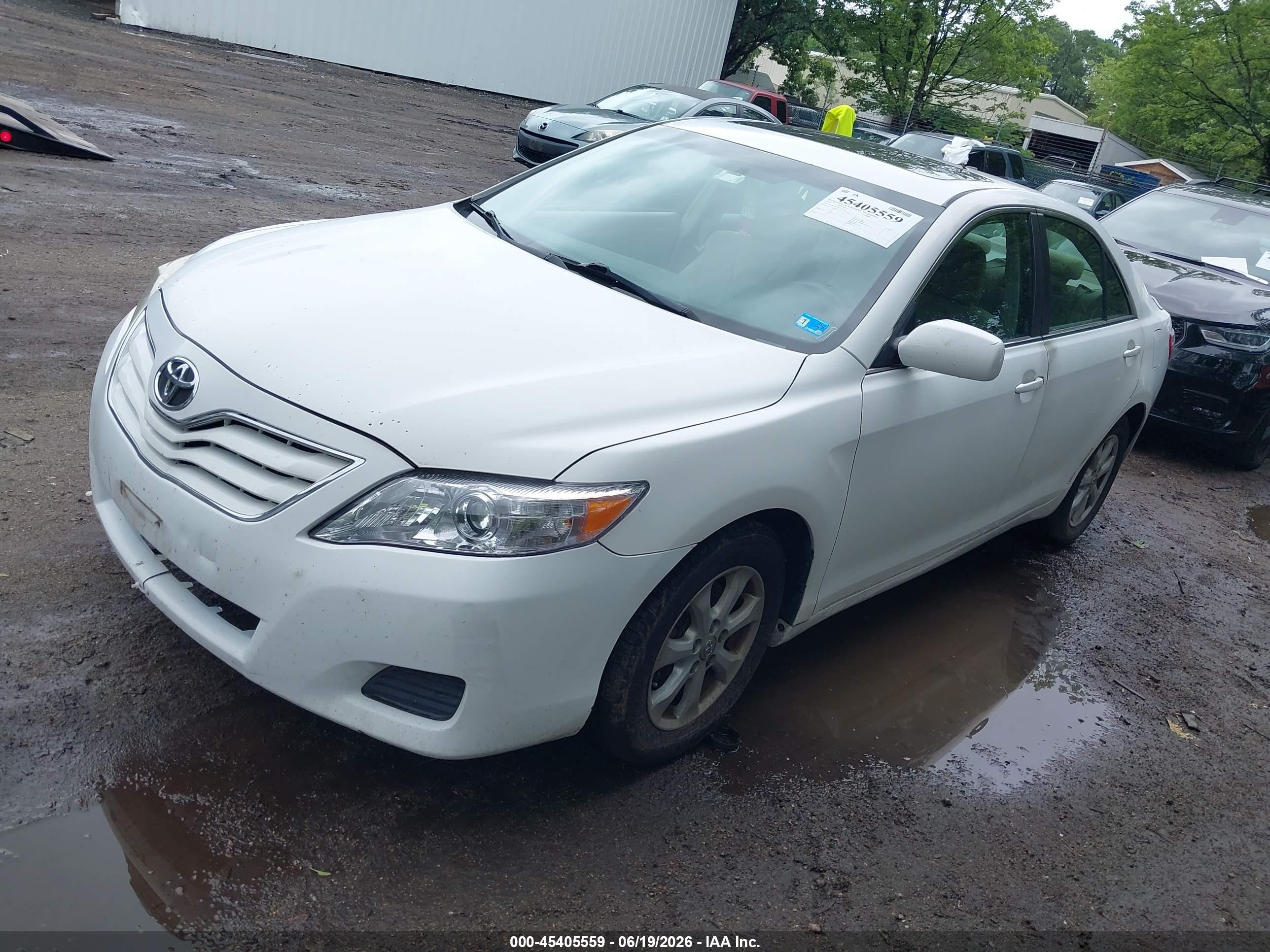 2011 Toyota Camry Le White vin: 4T1BF3EK9BU678112