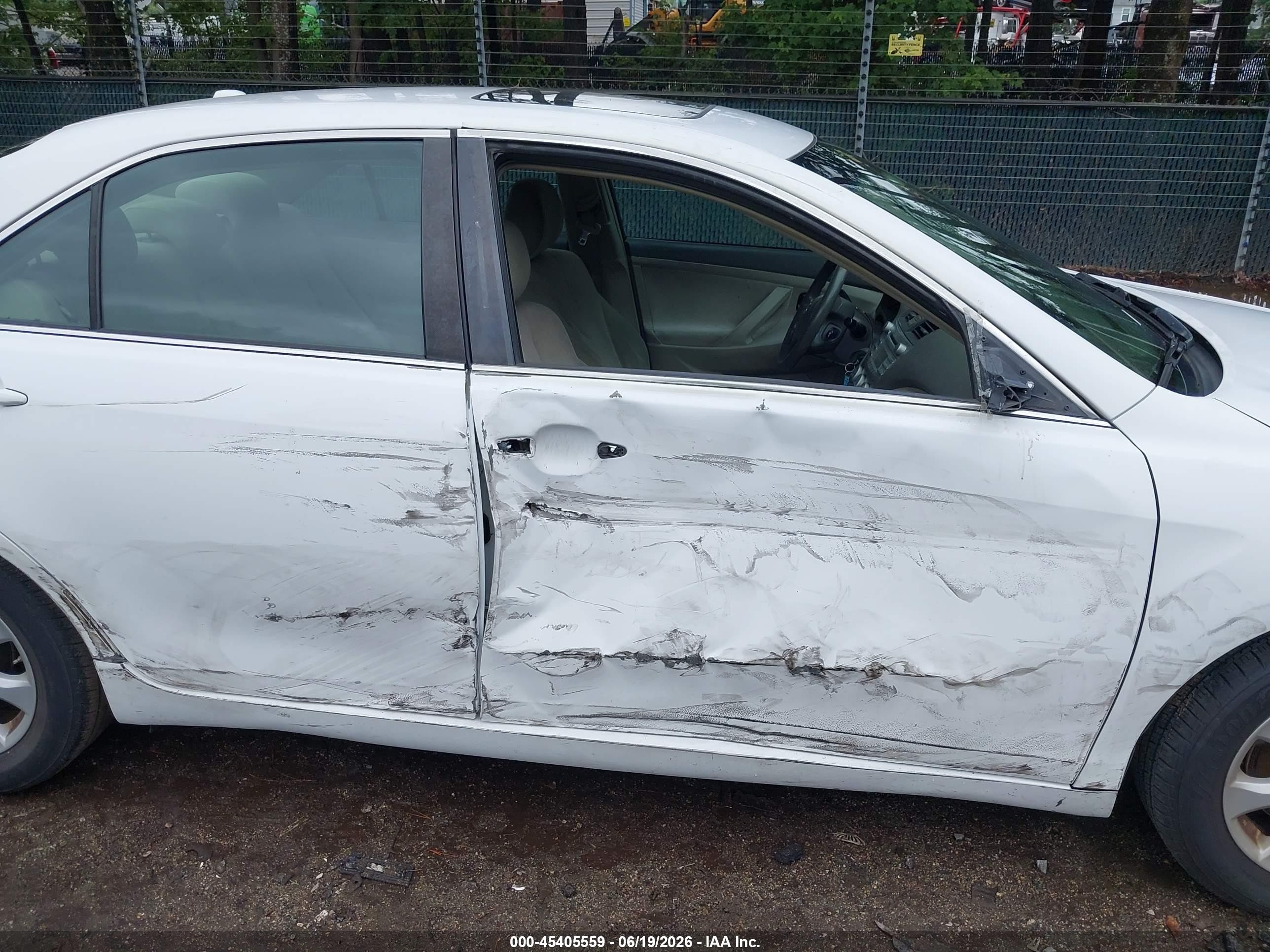 2011 Toyota Camry Le White vin: 4T1BF3EK9BU678112