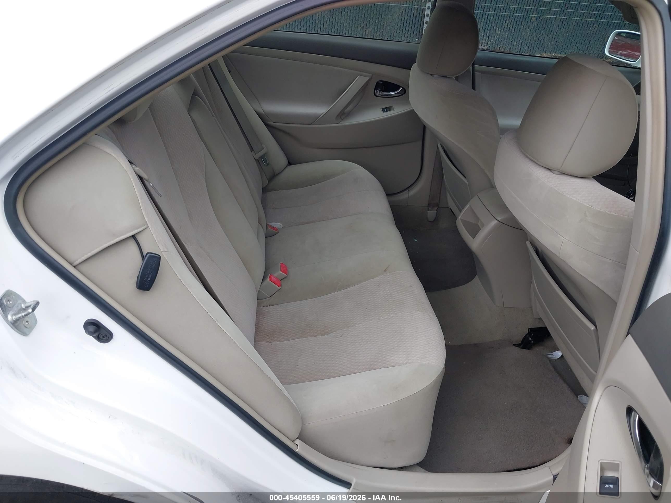 2011 Toyota Camry Le White vin: 4T1BF3EK9BU678112
