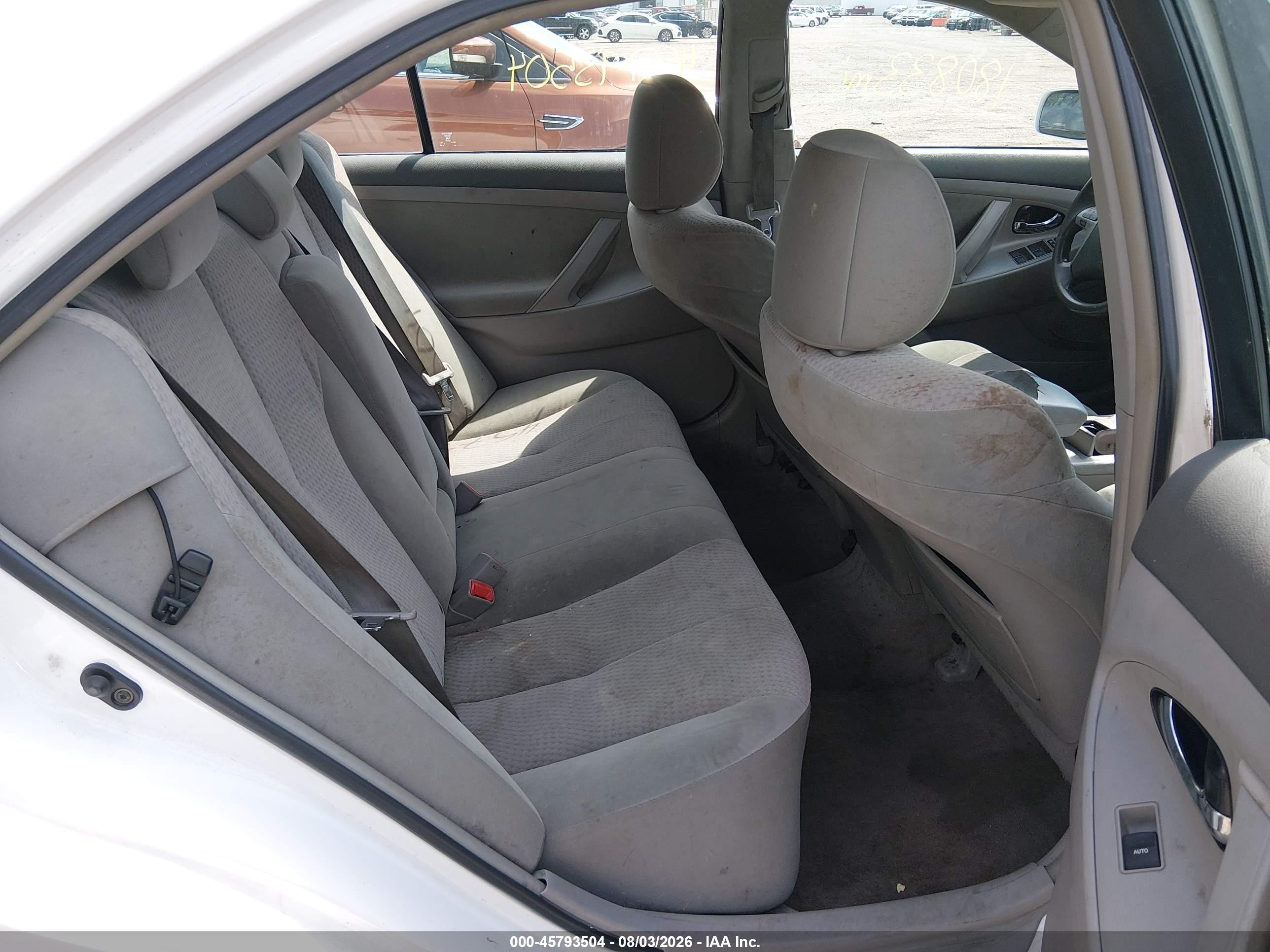 2011 Toyota Camry Le White vin: 4T1BF3EK9BU685173