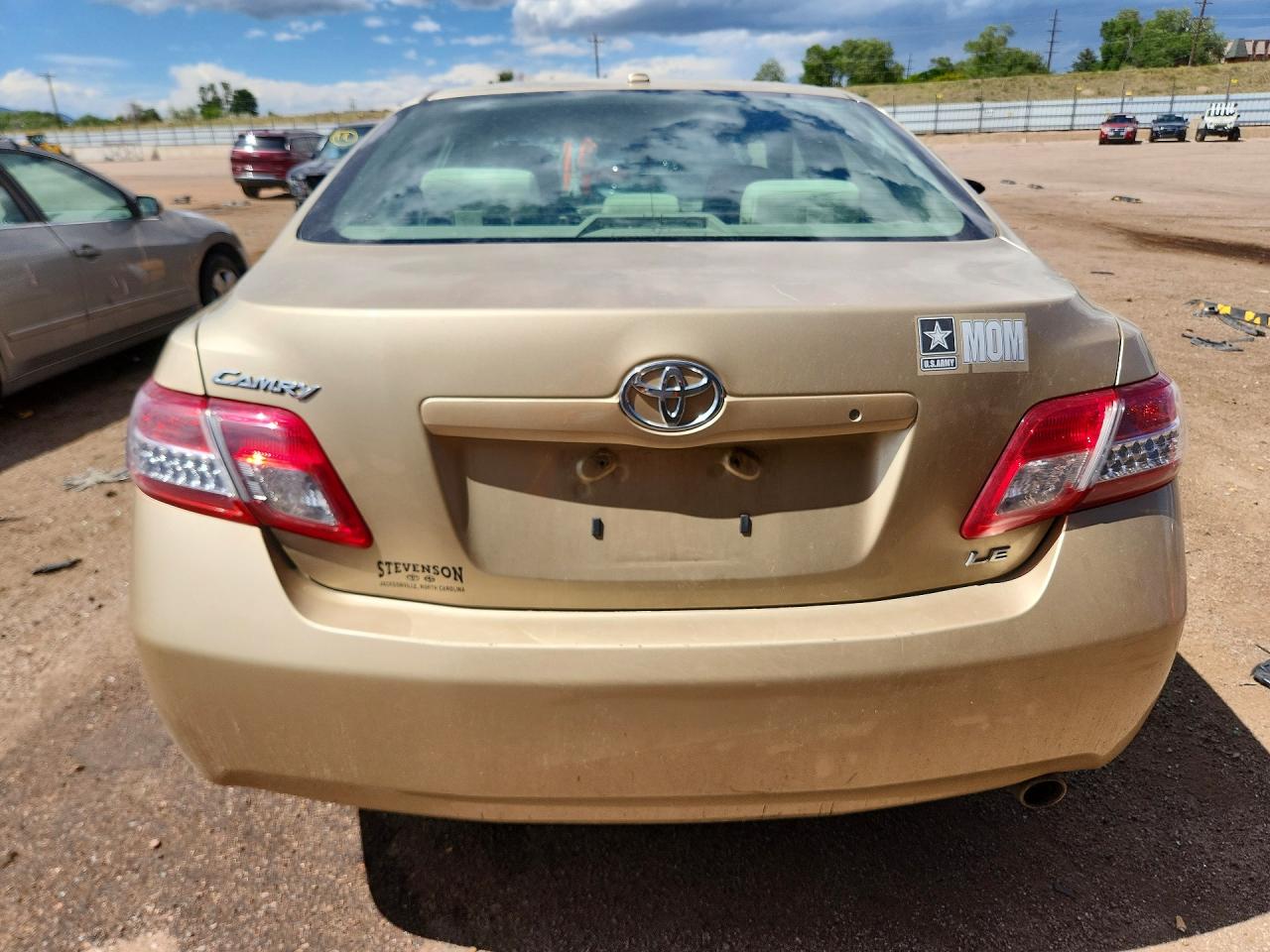 2011 Toyota Camry Le Gold vin: 4T1BF3EK9BU691796