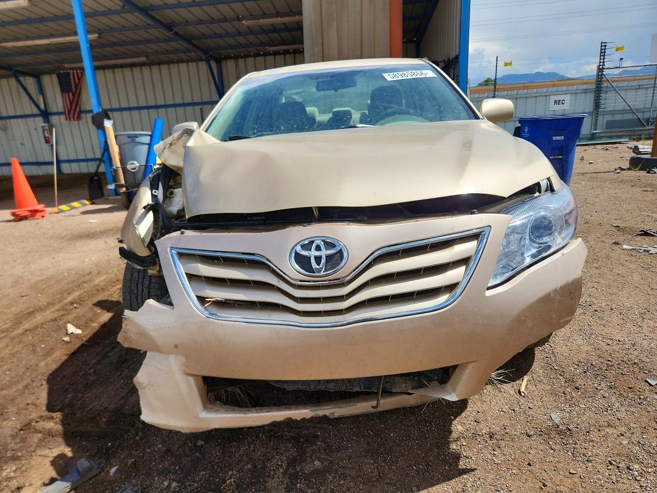 2011 Toyota Camry Le Gold vin: 4T1BF3EK9BU691796