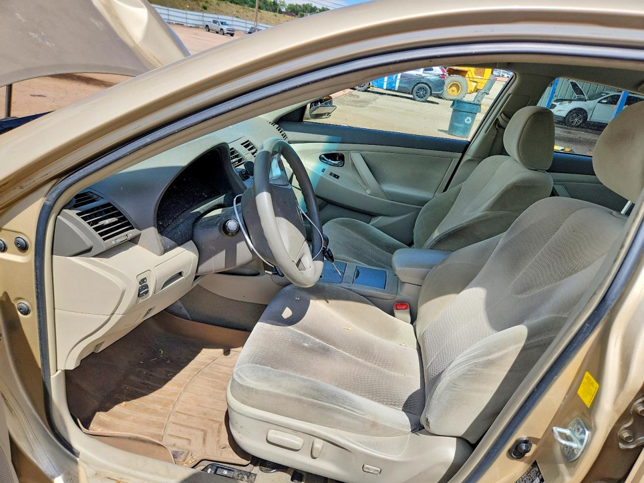 2011 Toyota Camry Le Gold vin: 4T1BF3EK9BU691796